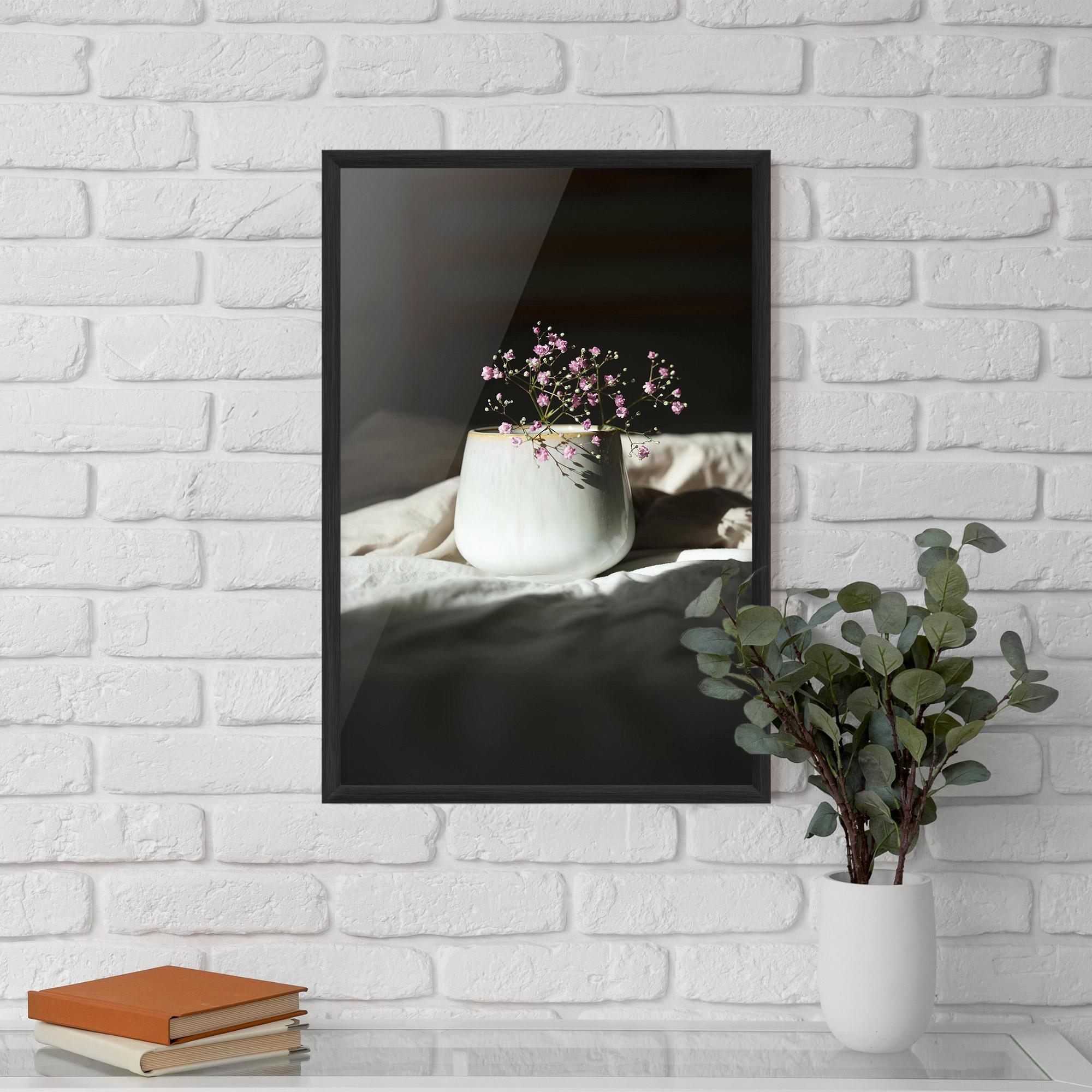 Poster Înrămat Tiny Purple Pant Vase mockup 5