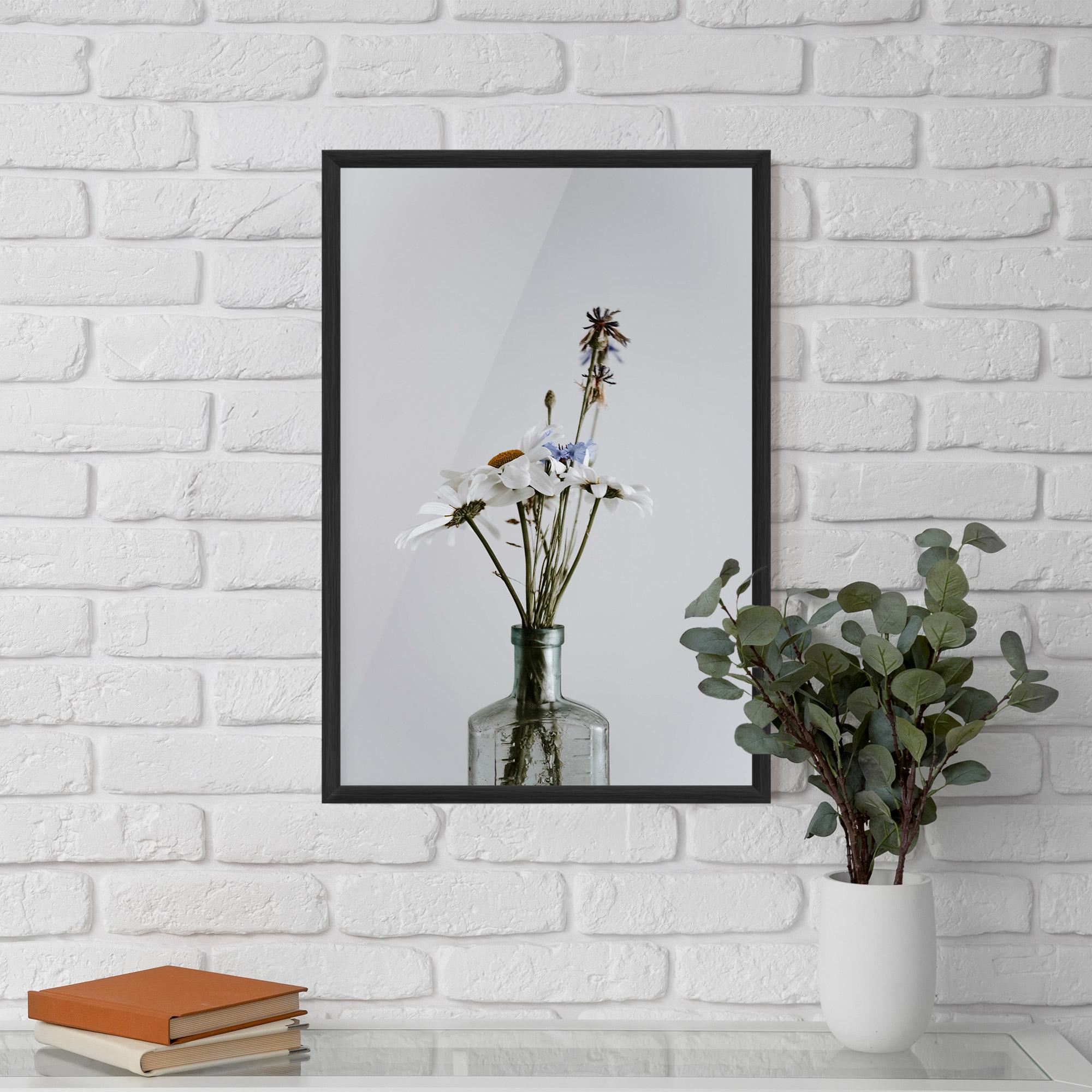 Poster Înrămat White Flower Vase mockup 5