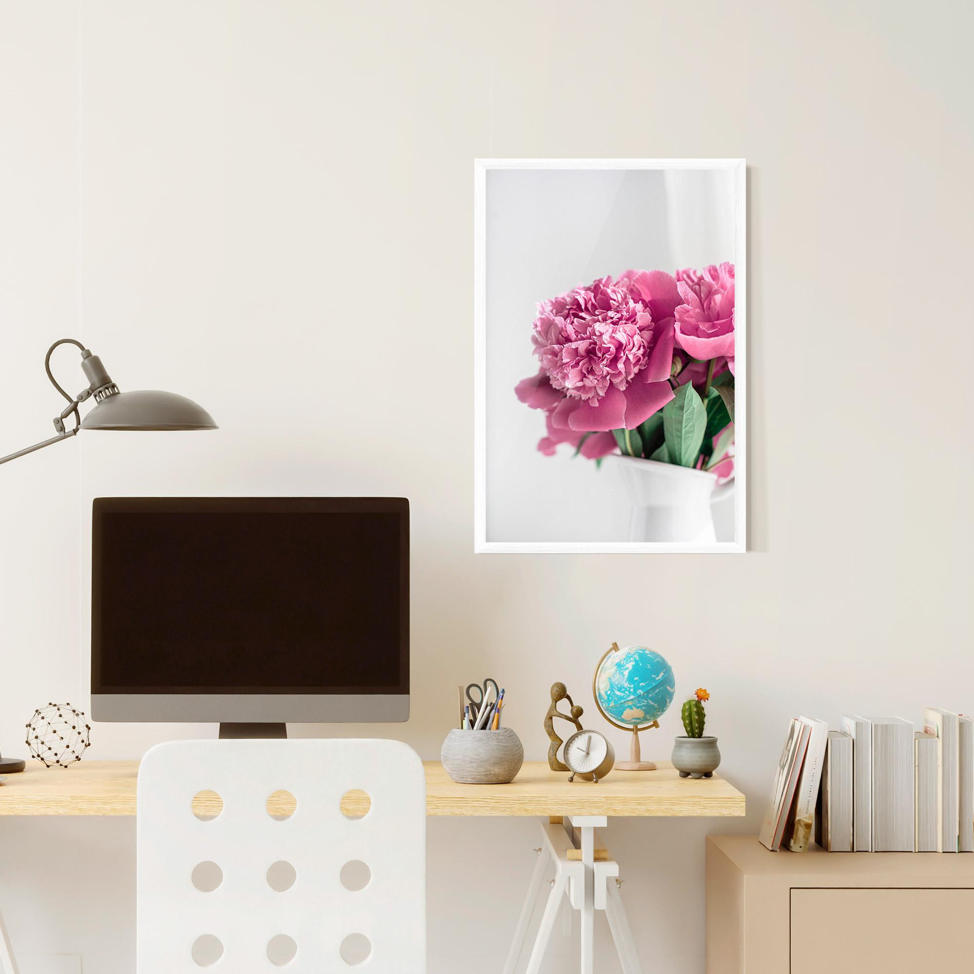 Poster Înrămat White Vase Pink mockup 6