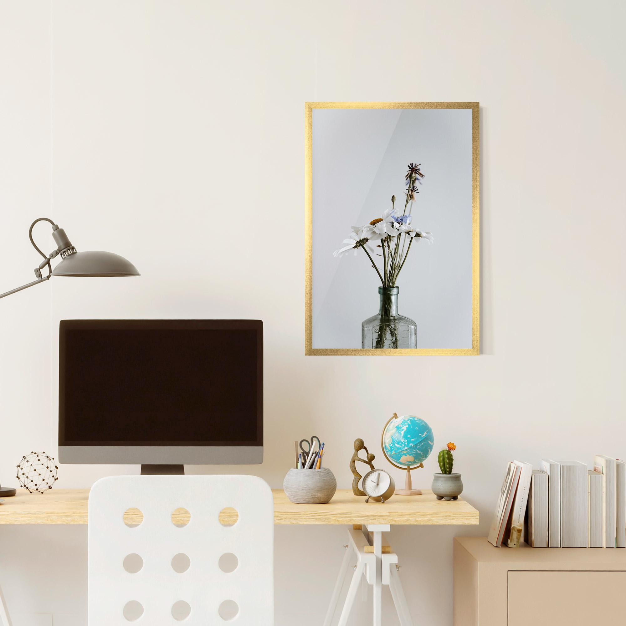 Poster Înrămat White Flower Vase mockup 6