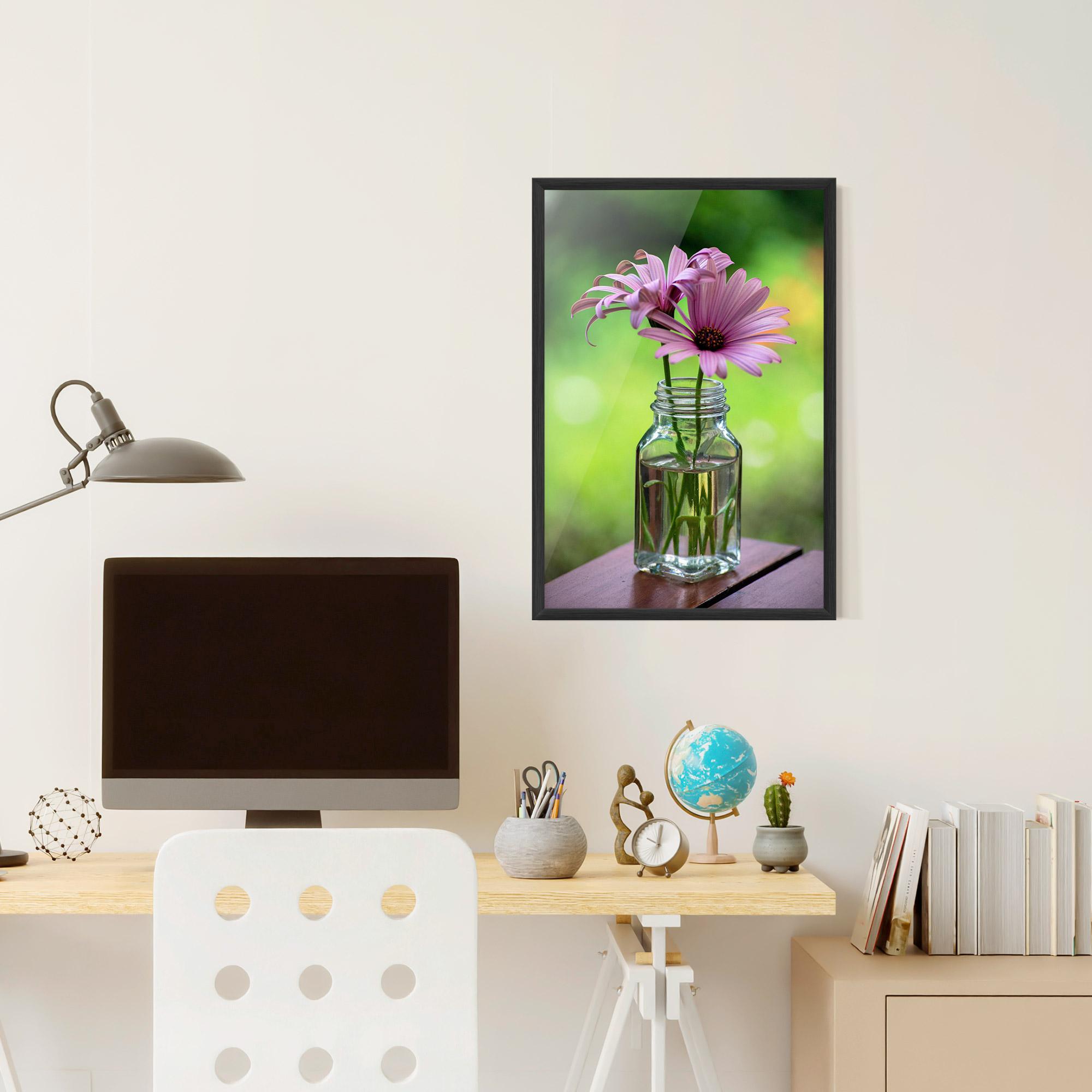 Poster Înrămat Pink Flower Vase mockup 6