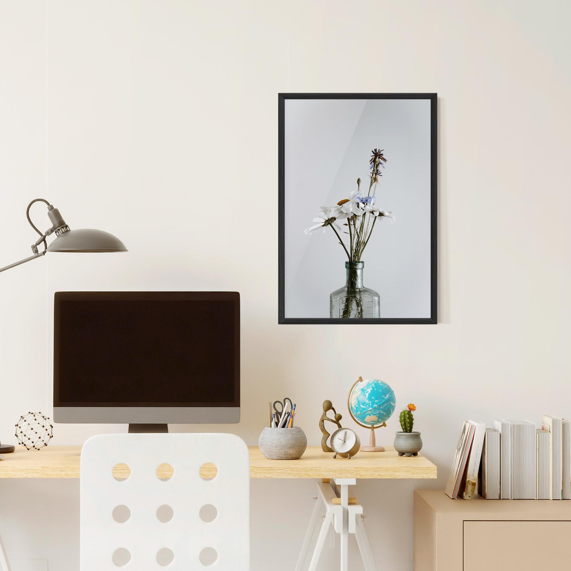 Poster Înrămat White Flower Vase mockup 6