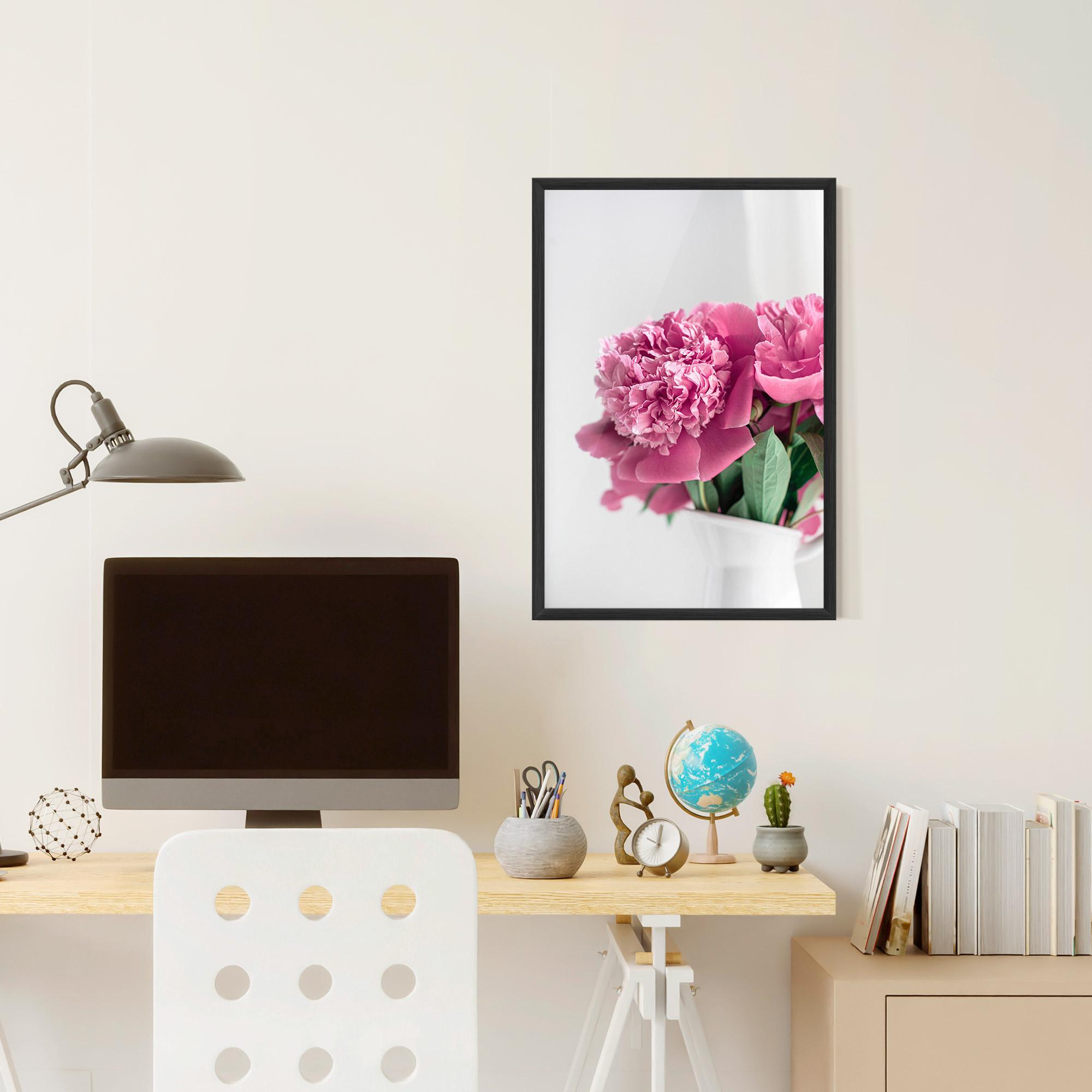 Poster Înrămat White Vase Pink mockup 6