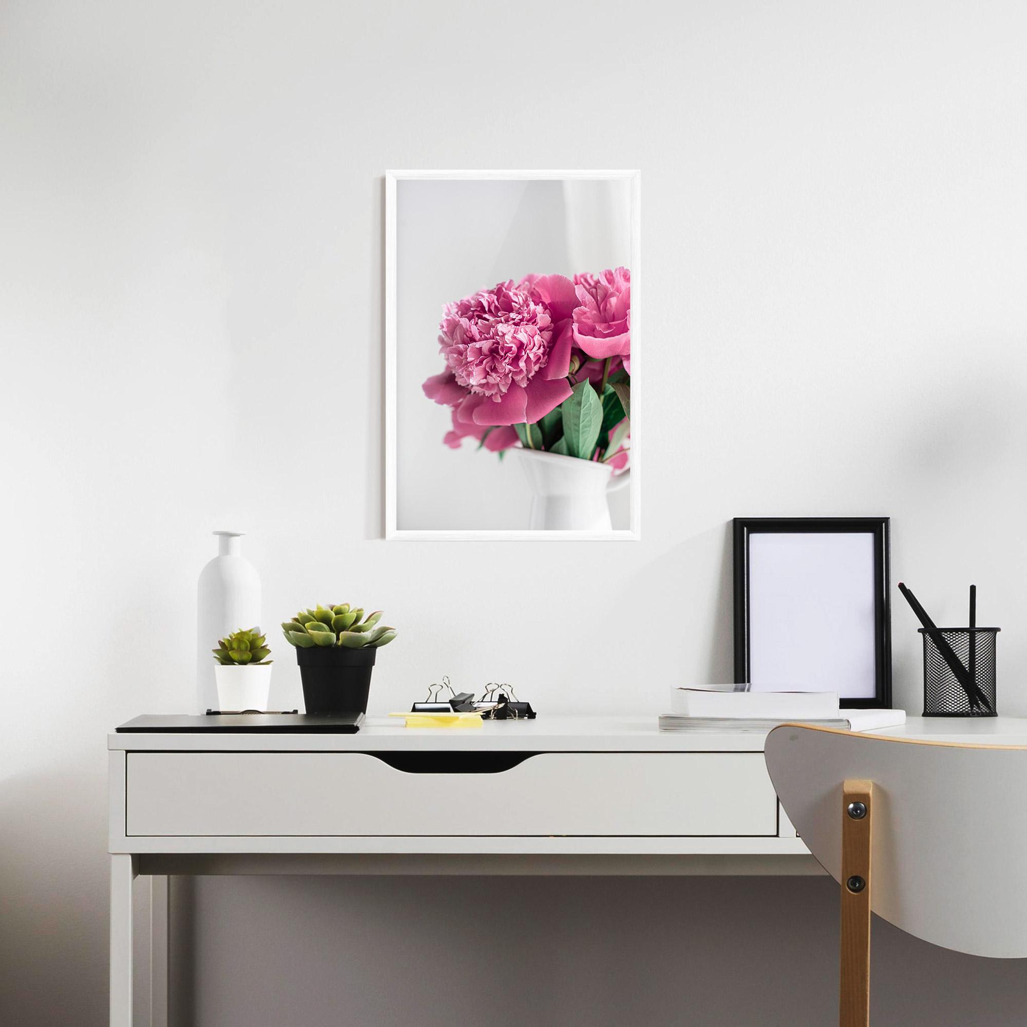 Poster Înrămat White Vase Pink mockup 7