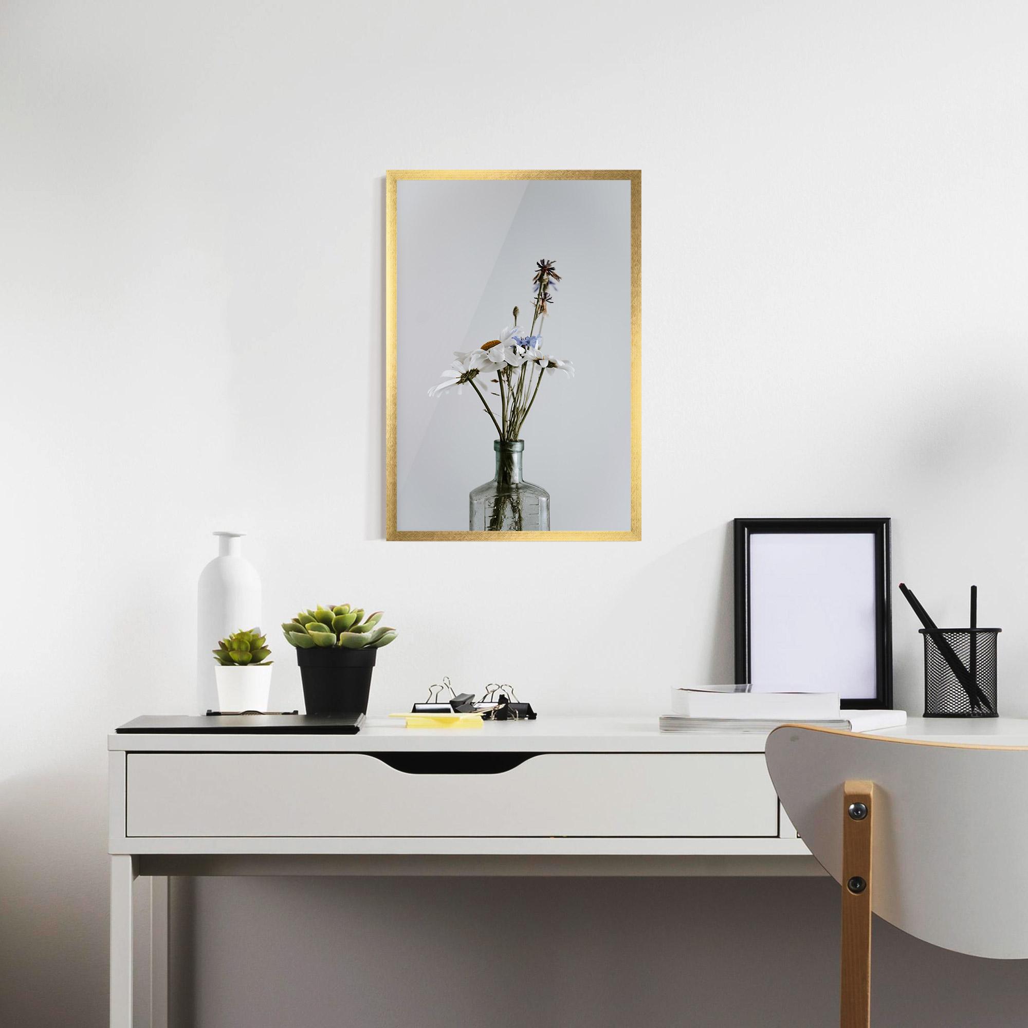 Poster Înrămat White Flower Vase mockup 7