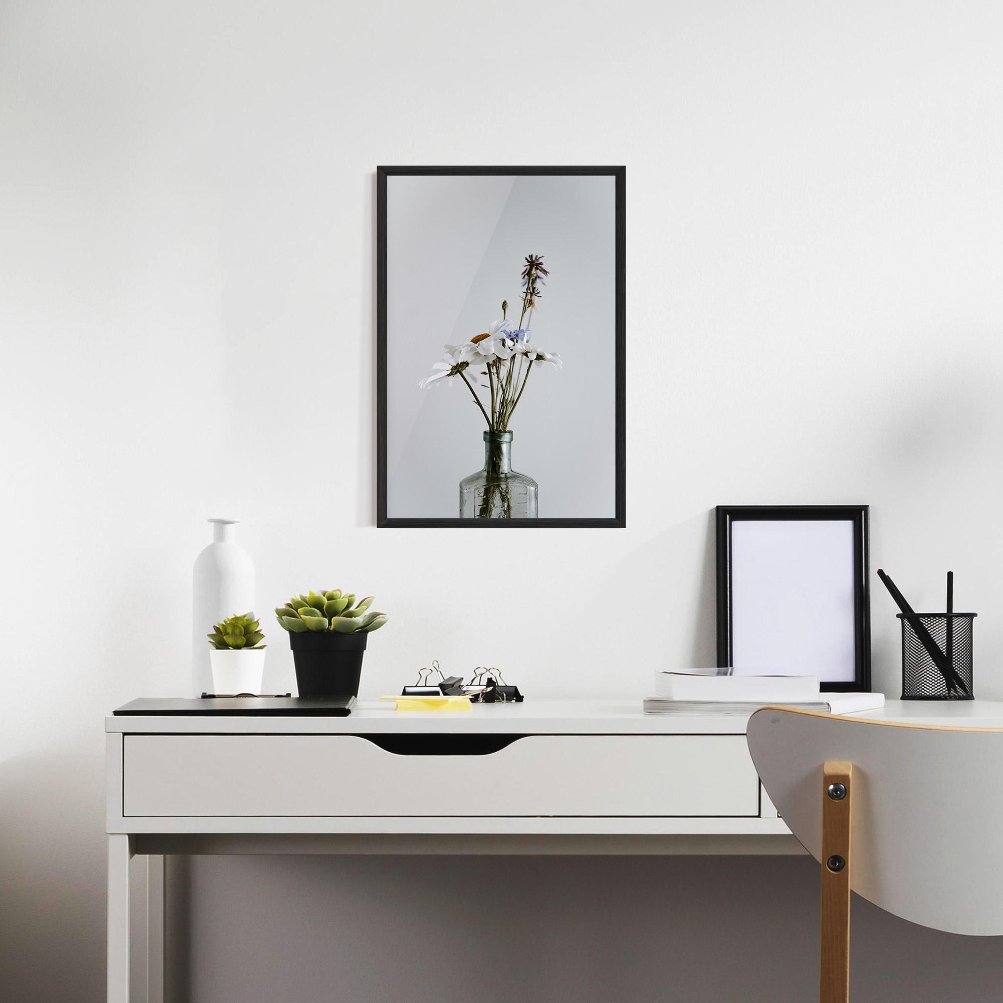 Poster Înrămat White Flower Vase mockup 7