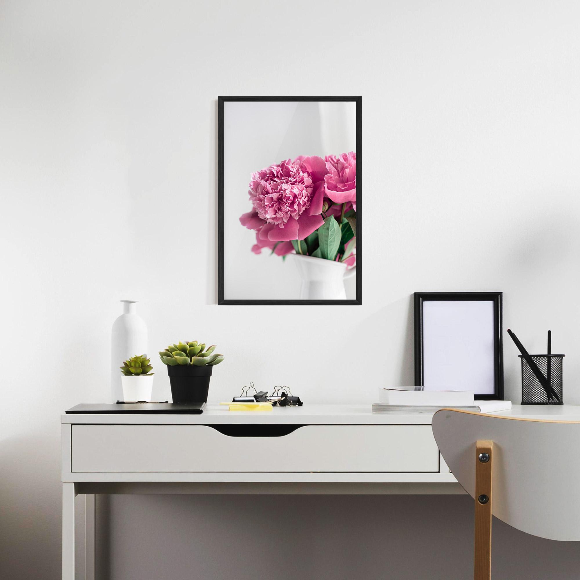 Poster Înrămat White Vase Pink mockup 7