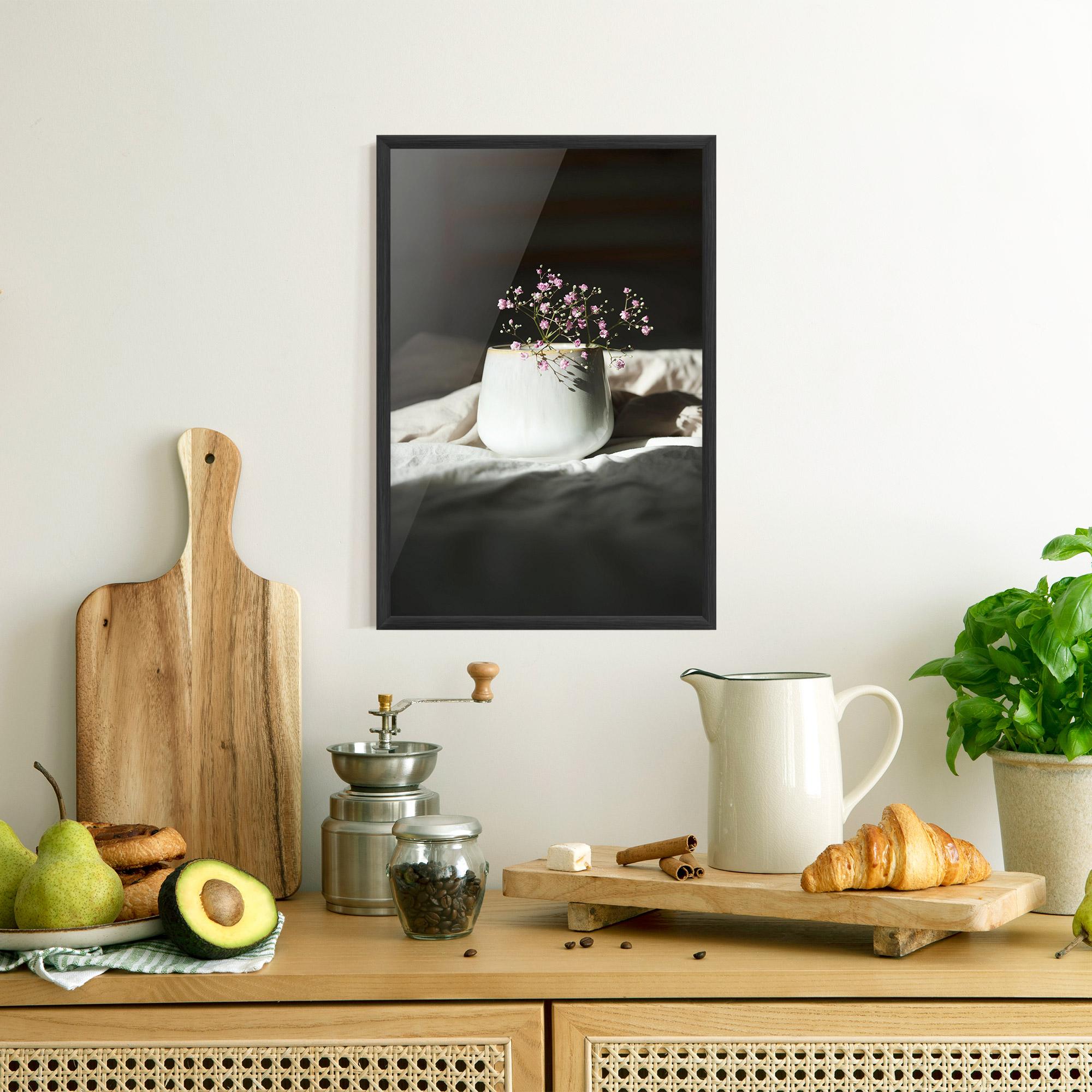 Poster Înrămat Tiny Purple Pant Vase mockup 8