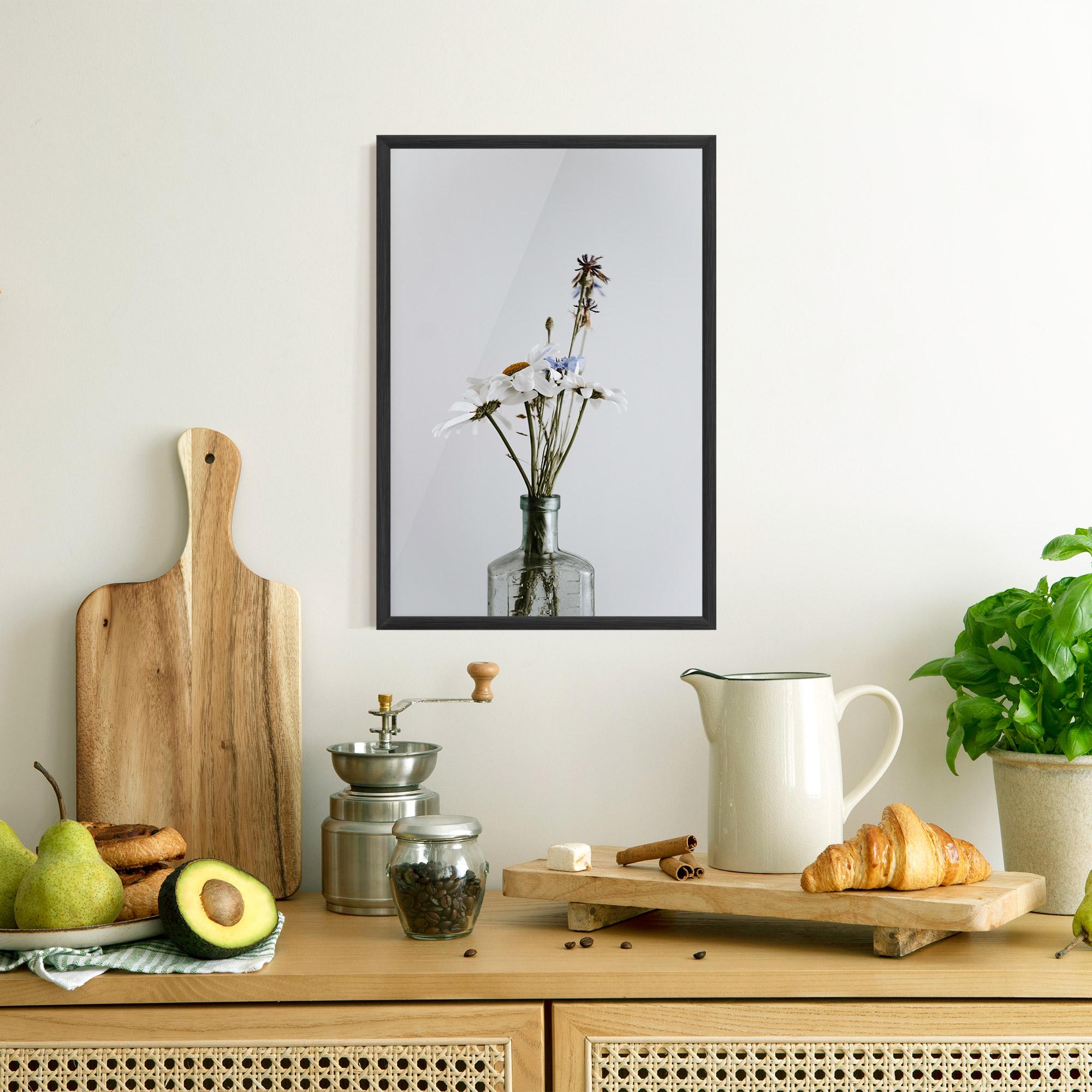 Poster Înrămat White Flower Vase mockup 8