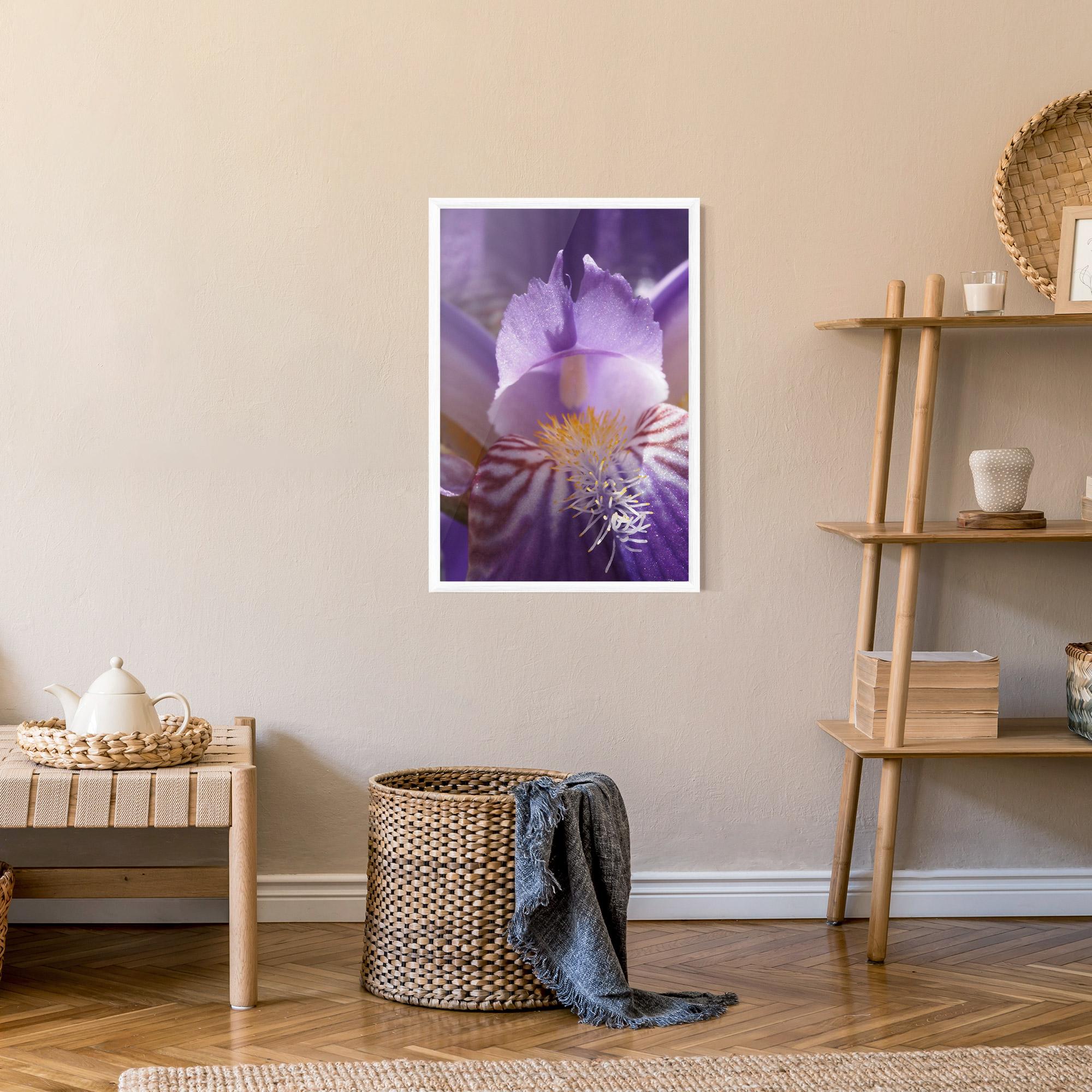 Poster Înrămat Purple Iris Close Up mockup 9