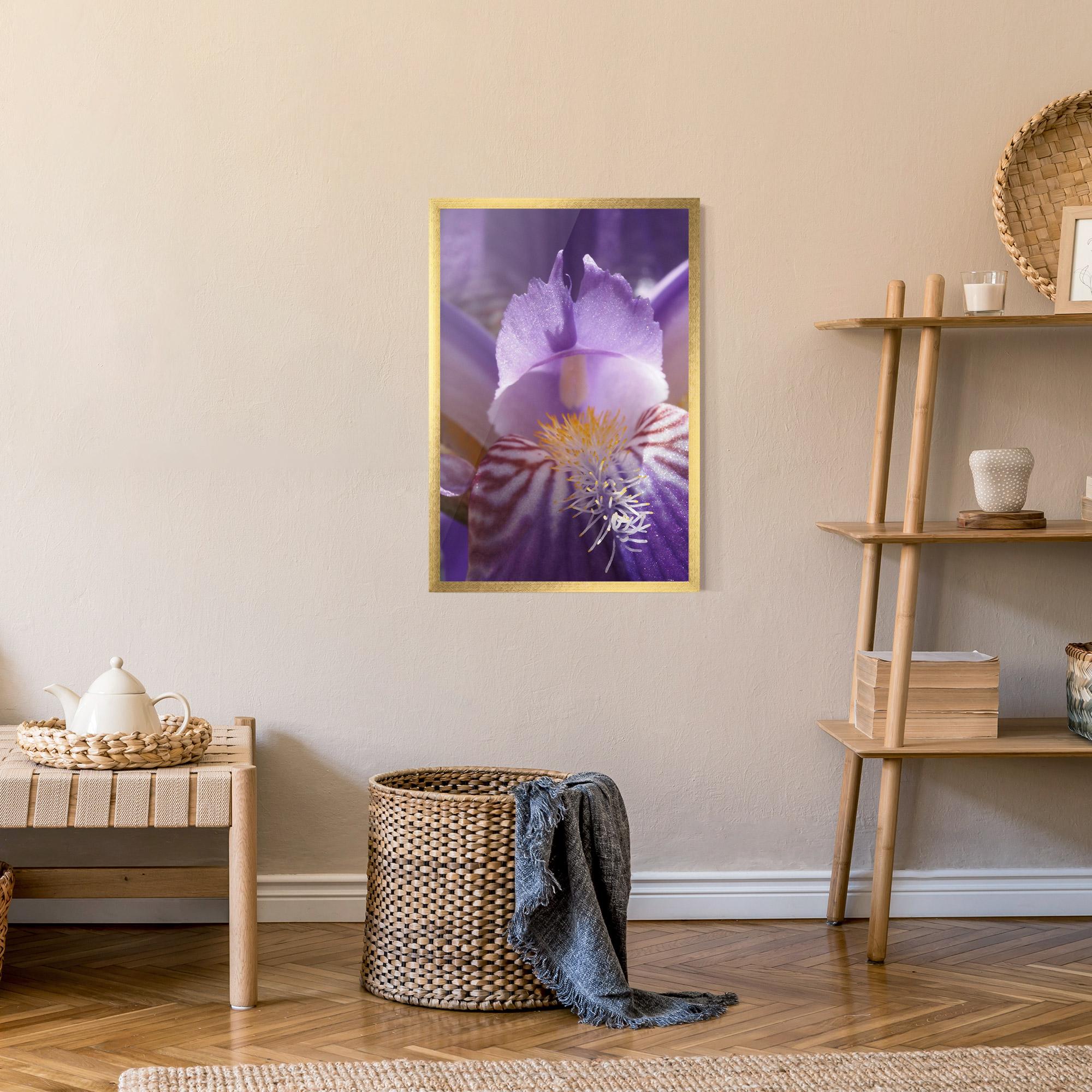 Poster Înrămat Purple Iris Close Up mockup 9