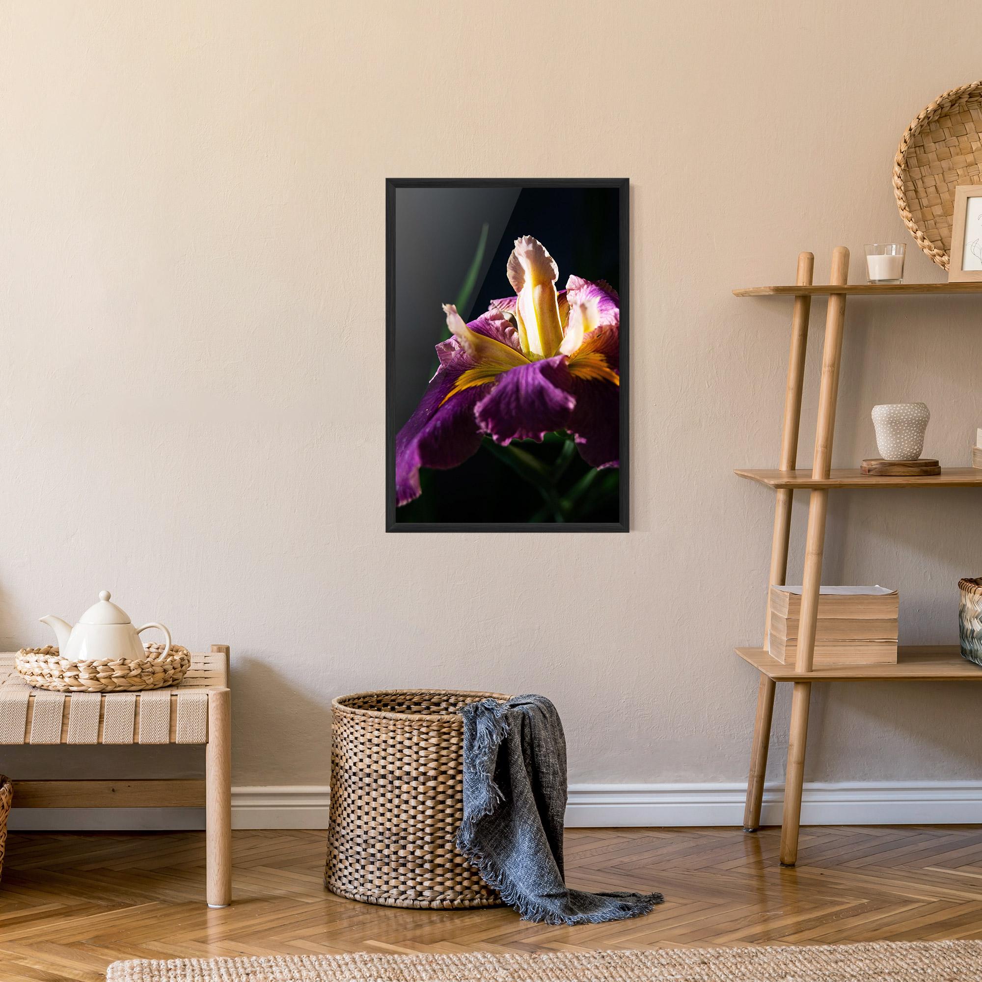 Poster Înrămat Pastel Yellow Iris mockup 9