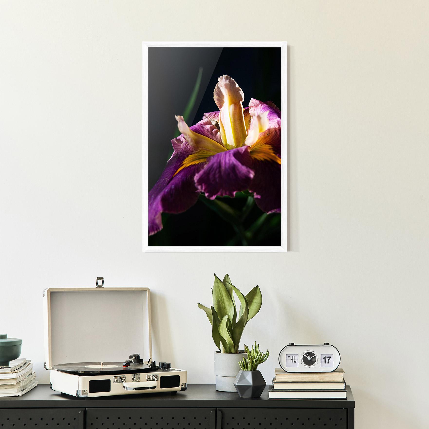 Poster Înrămat Pastel Yellow Iris mockup 2