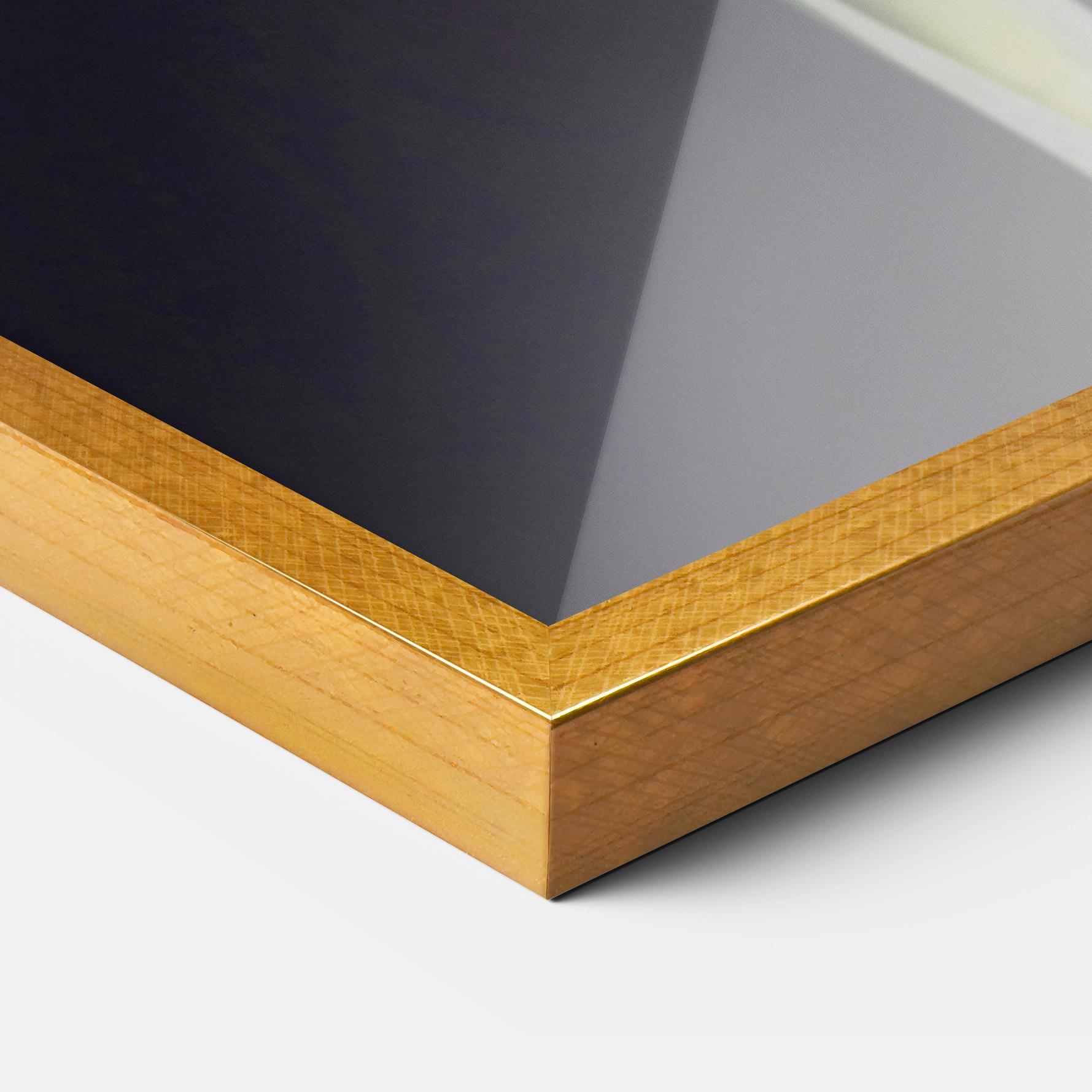 Poster Înrămat Fresh Purple Iris mockup 3