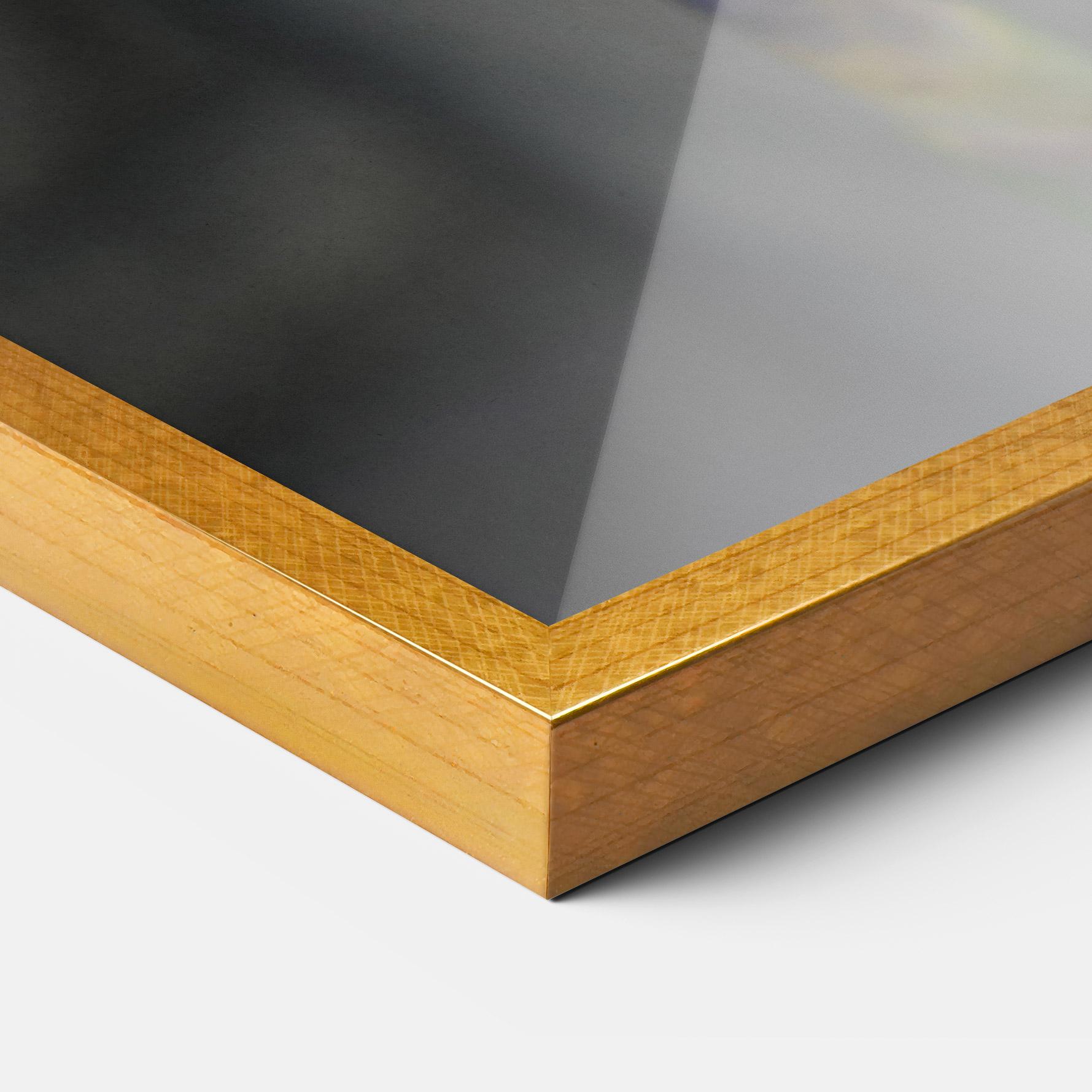 Poster Înrămat Purple Iris On Gray mockup 3