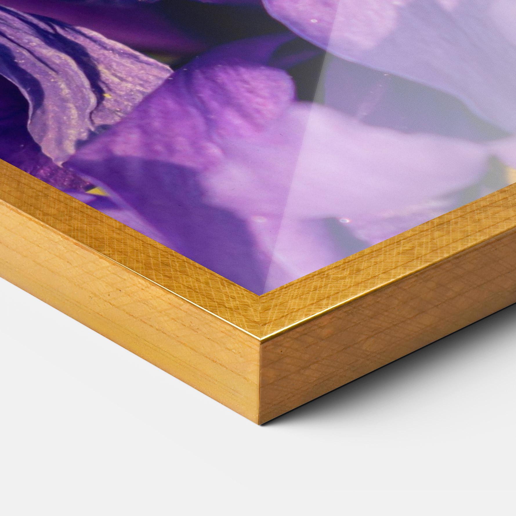Poster Înrămat Small Purple Iris mockup 3