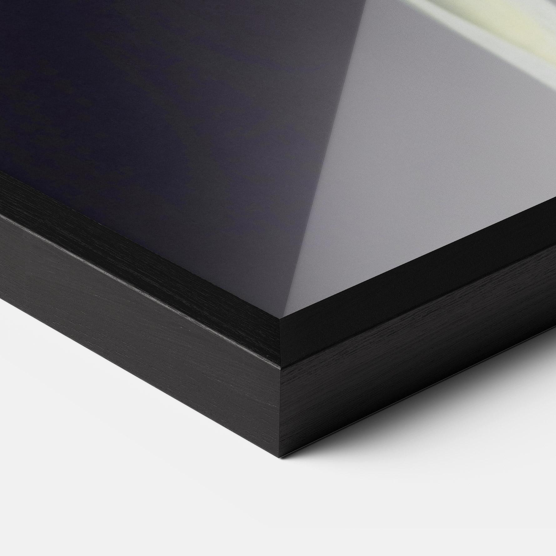 Poster Înrămat Fresh Purple Iris mockup 3