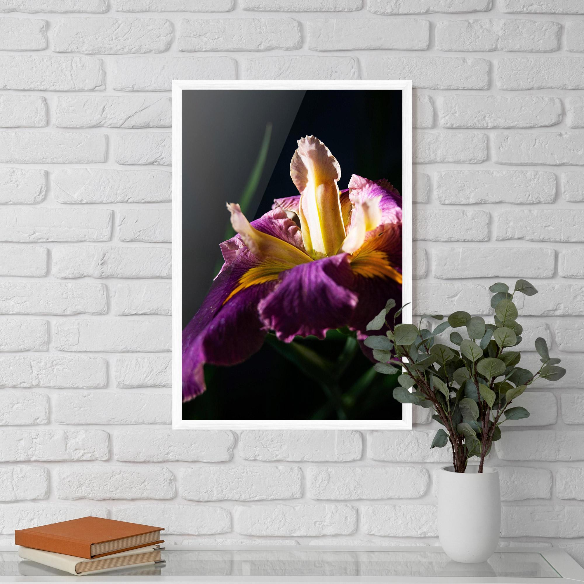 Poster Înrămat Pastel Yellow Iris mockup 5