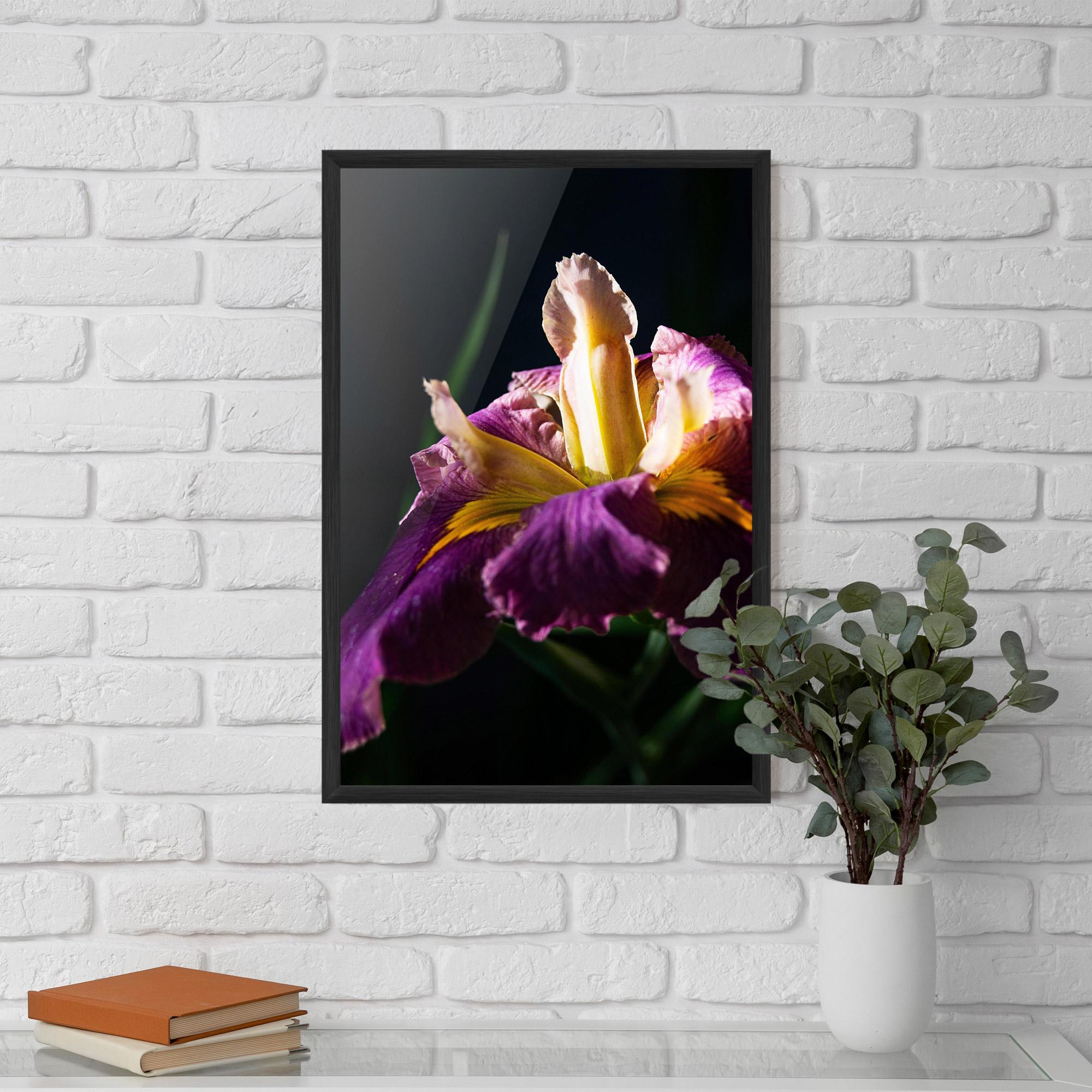 Poster Înrămat Pastel Yellow Iris mockup 5