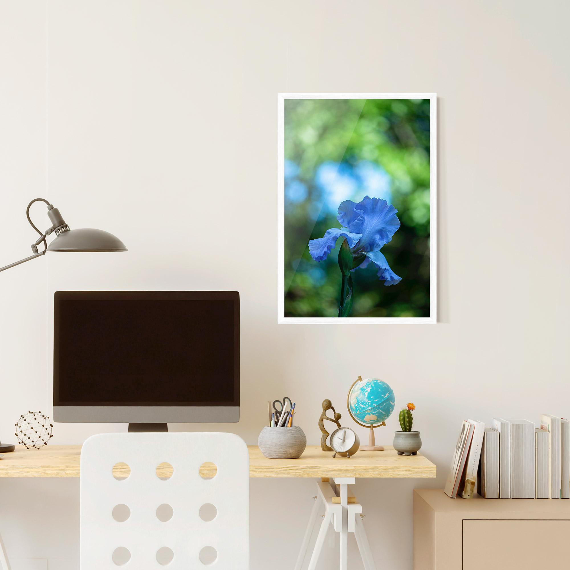 Poster Înrămat Blue Iris In The Garden mockup 6