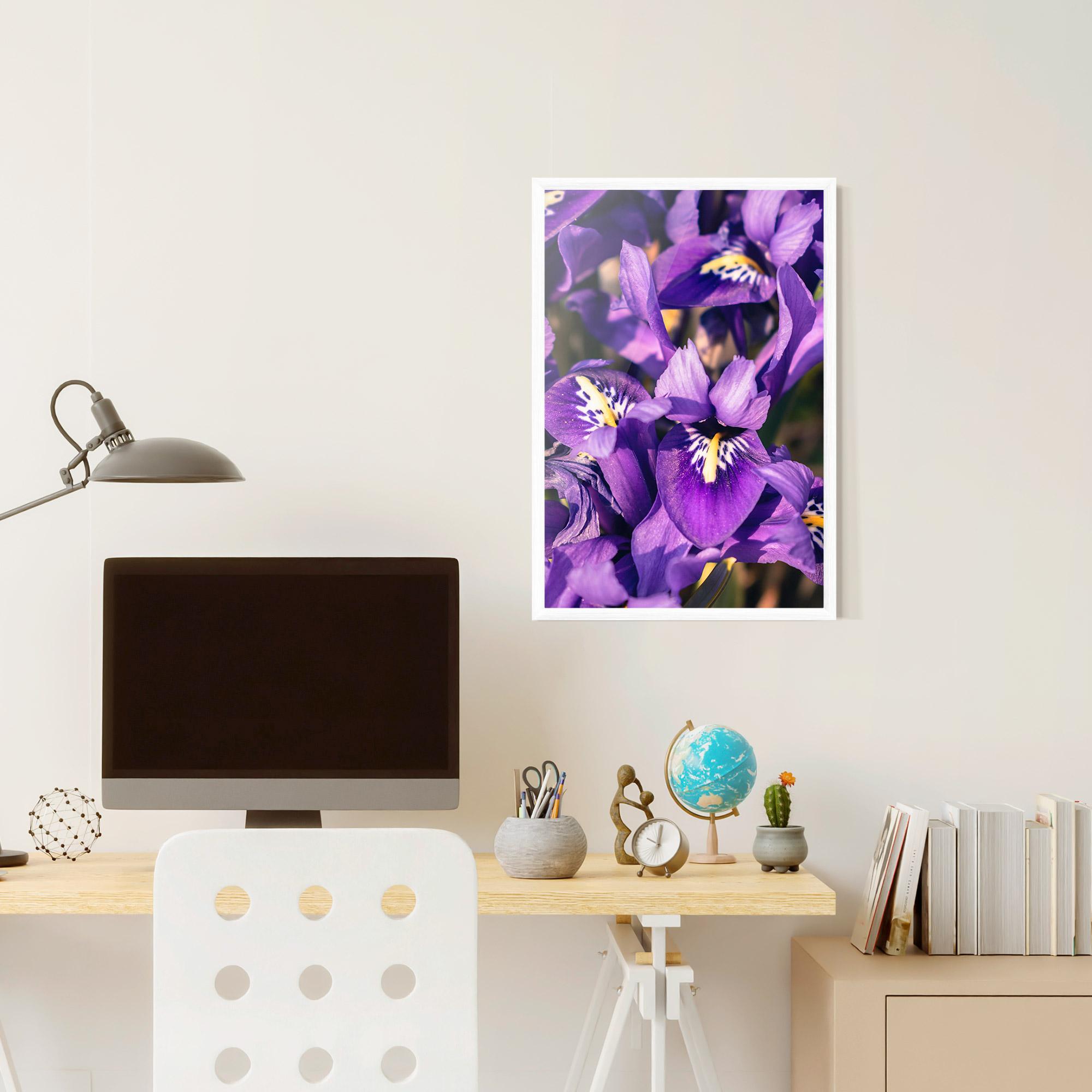 Poster Înrămat Small Purple Iris mockup 6