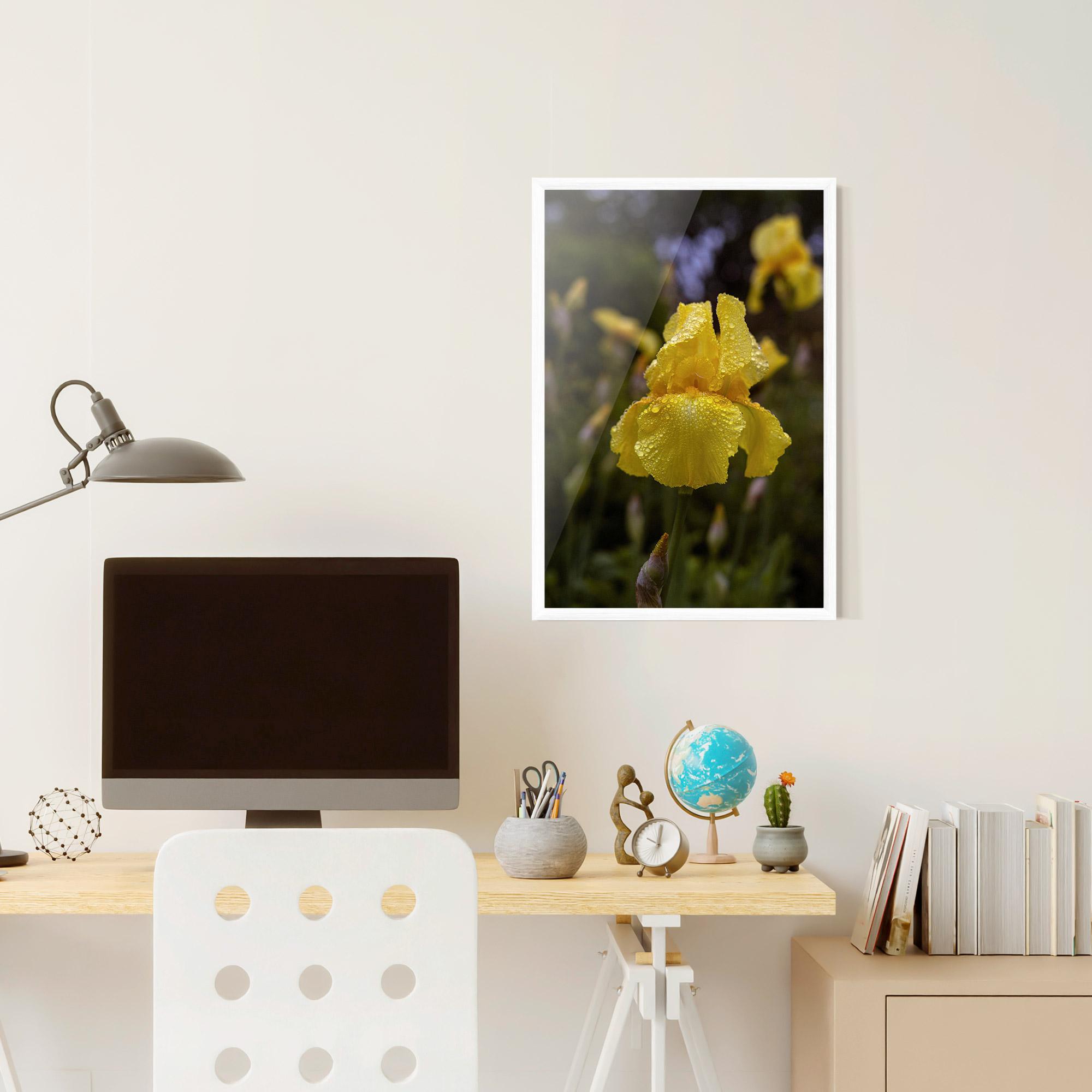 Poster Înrămat Yellow Iris After Rain mockup 6