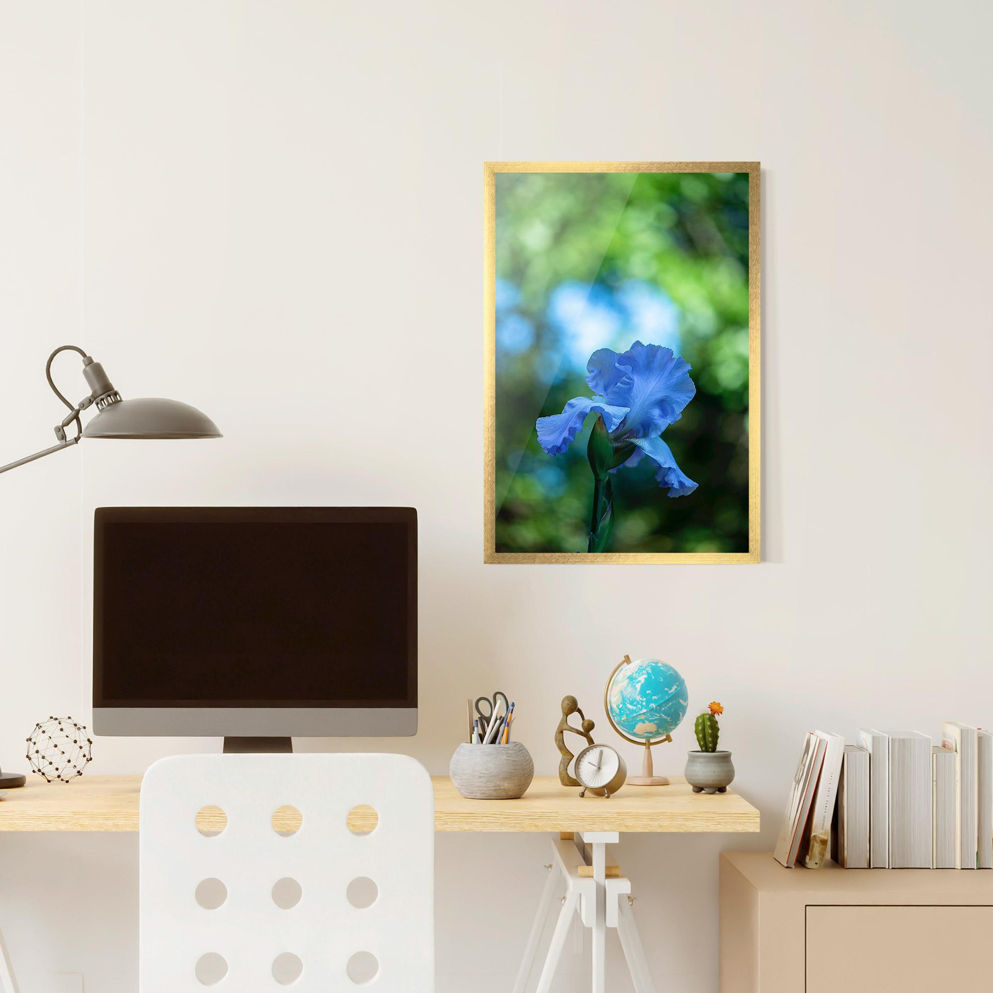 Poster Înrămat Blue Iris In The Garden mockup 6