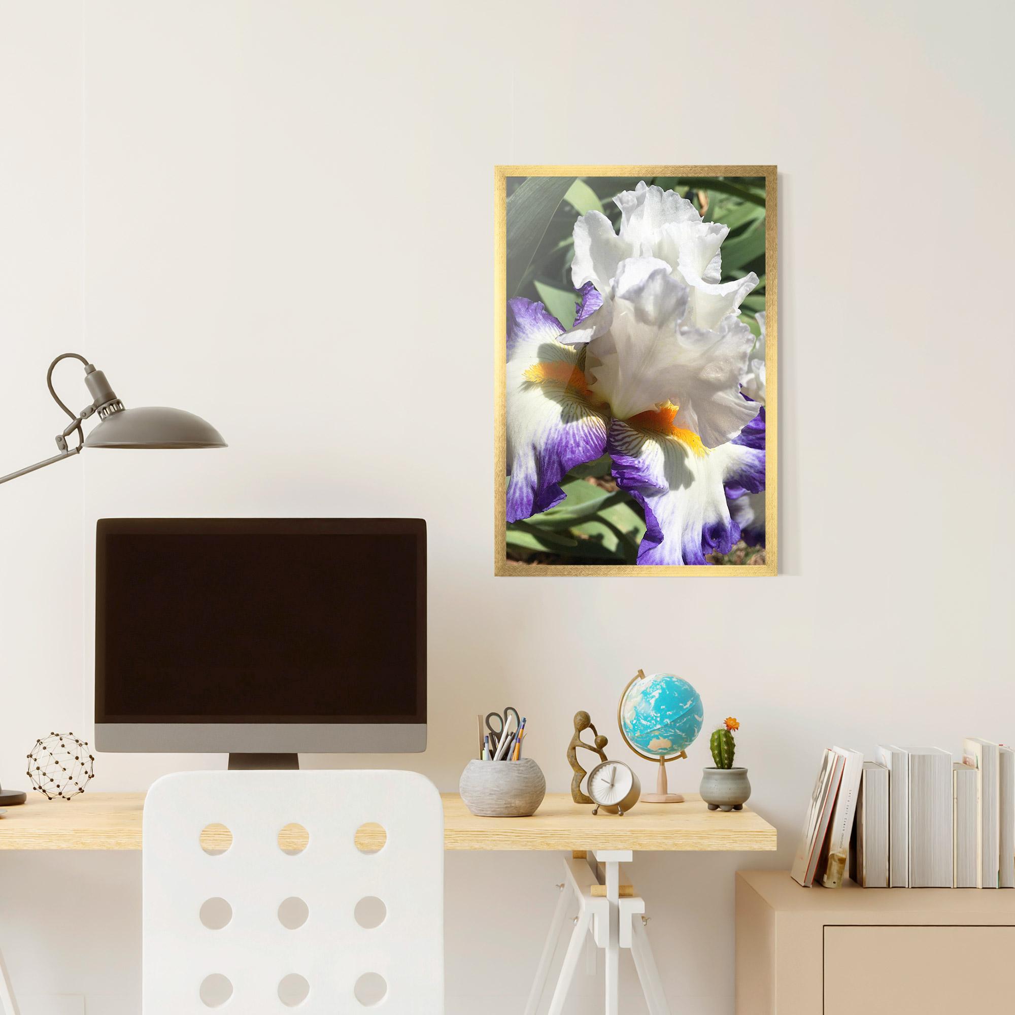Poster Înrămat Garden White Purple Irirs mockup 6