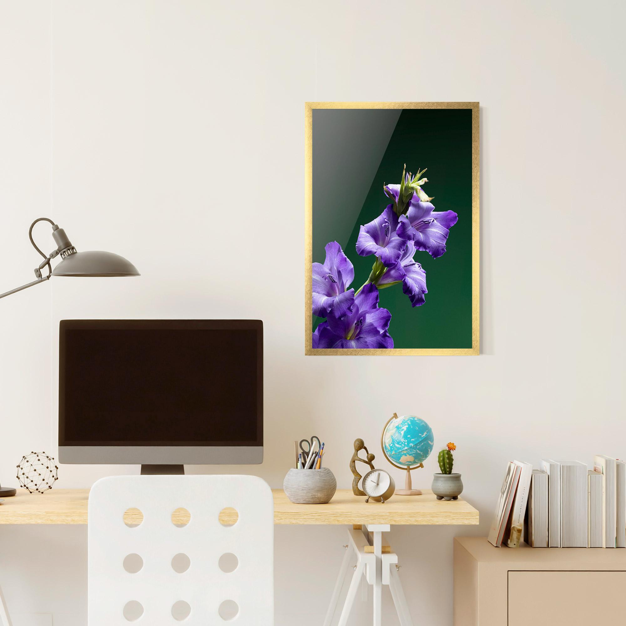 Poster Înrămat Iris On Green mockup 6