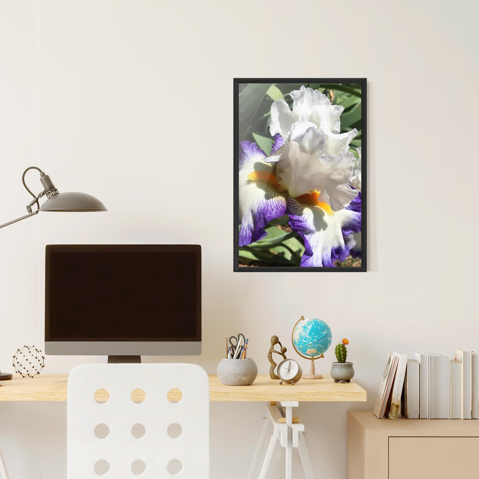 Poster Înrămat Garden White Purple Irirs mockup 6