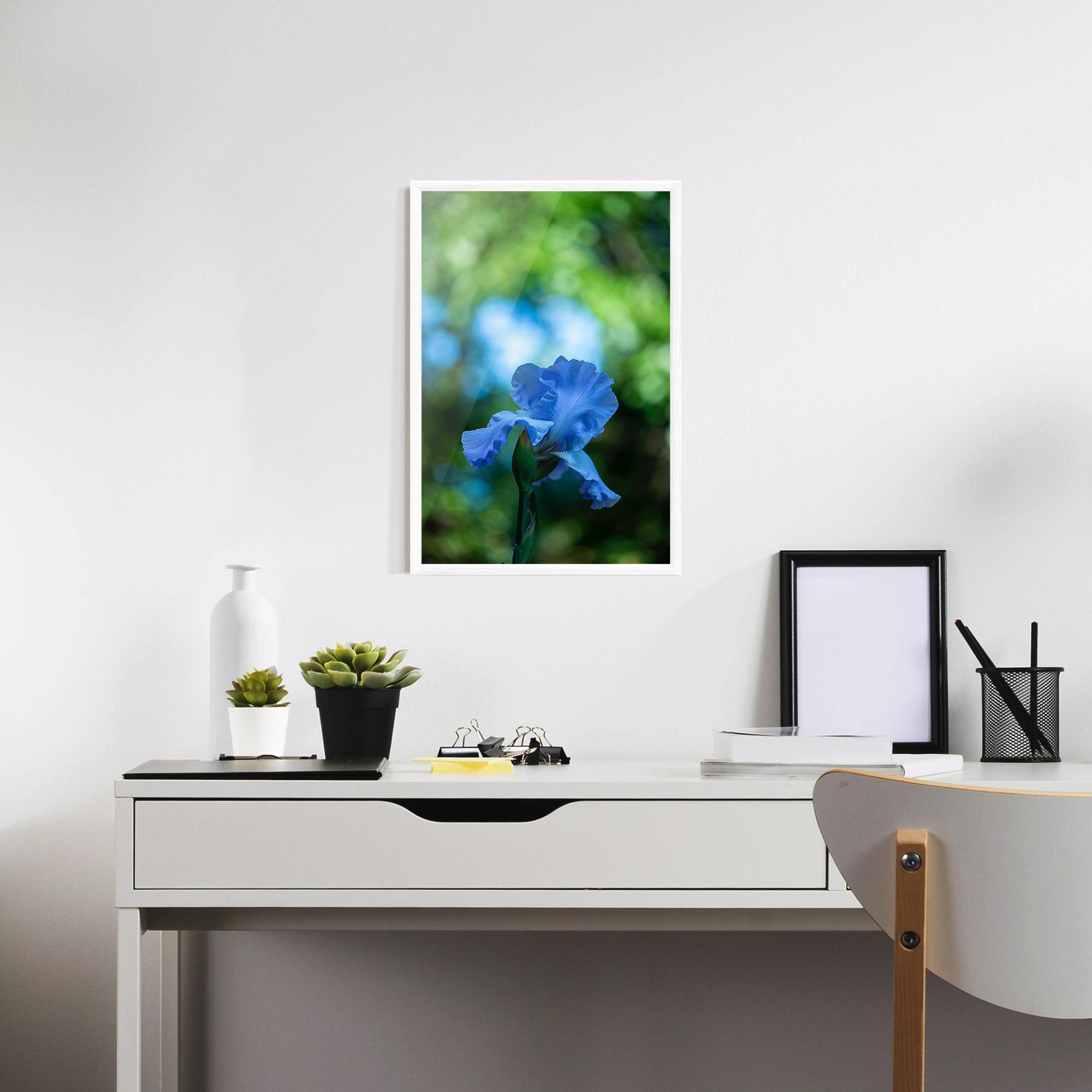 Poster Înrămat Blue Iris In The Garden mockup 7