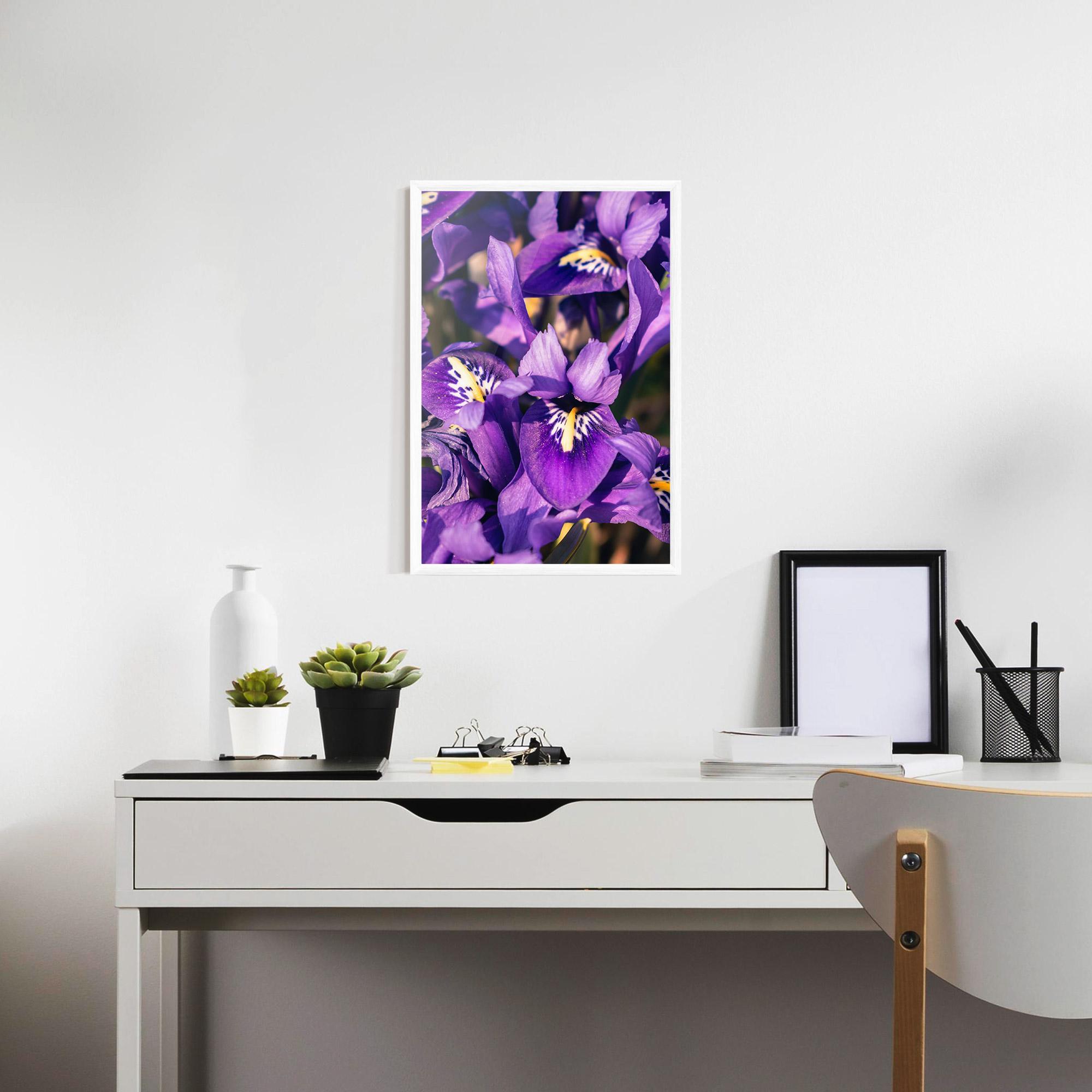 Poster Înrămat Small Purple Iris mockup 7