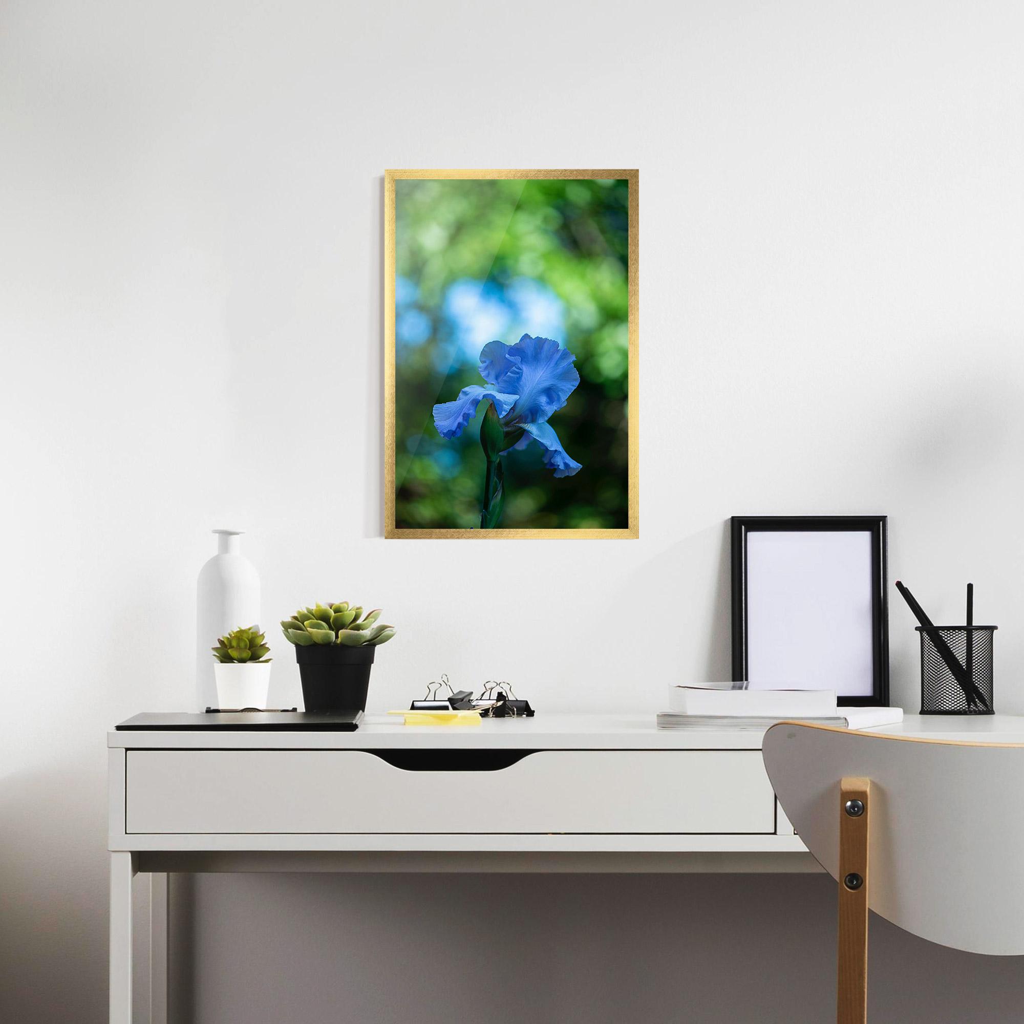 Poster Înrămat Blue Iris In The Garden mockup 7