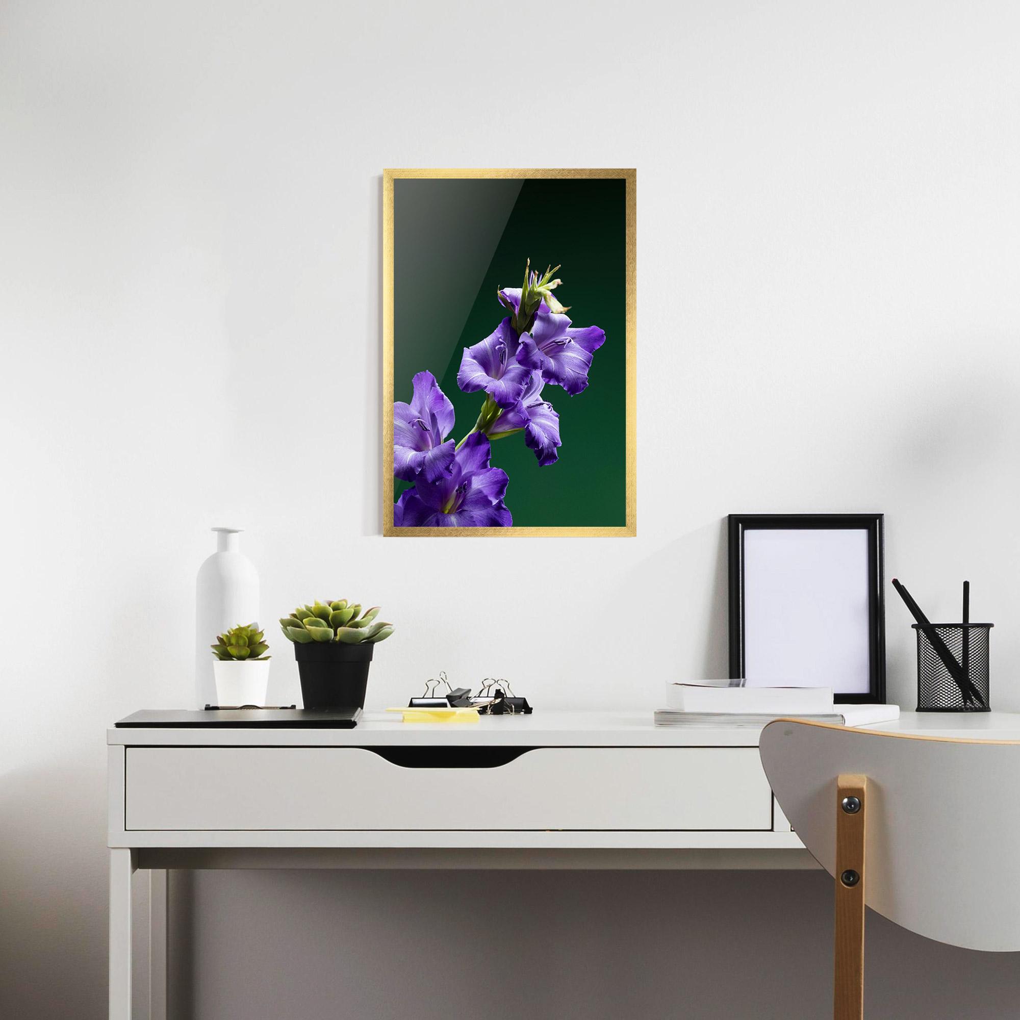 Poster Înrămat Iris On Green mockup 7