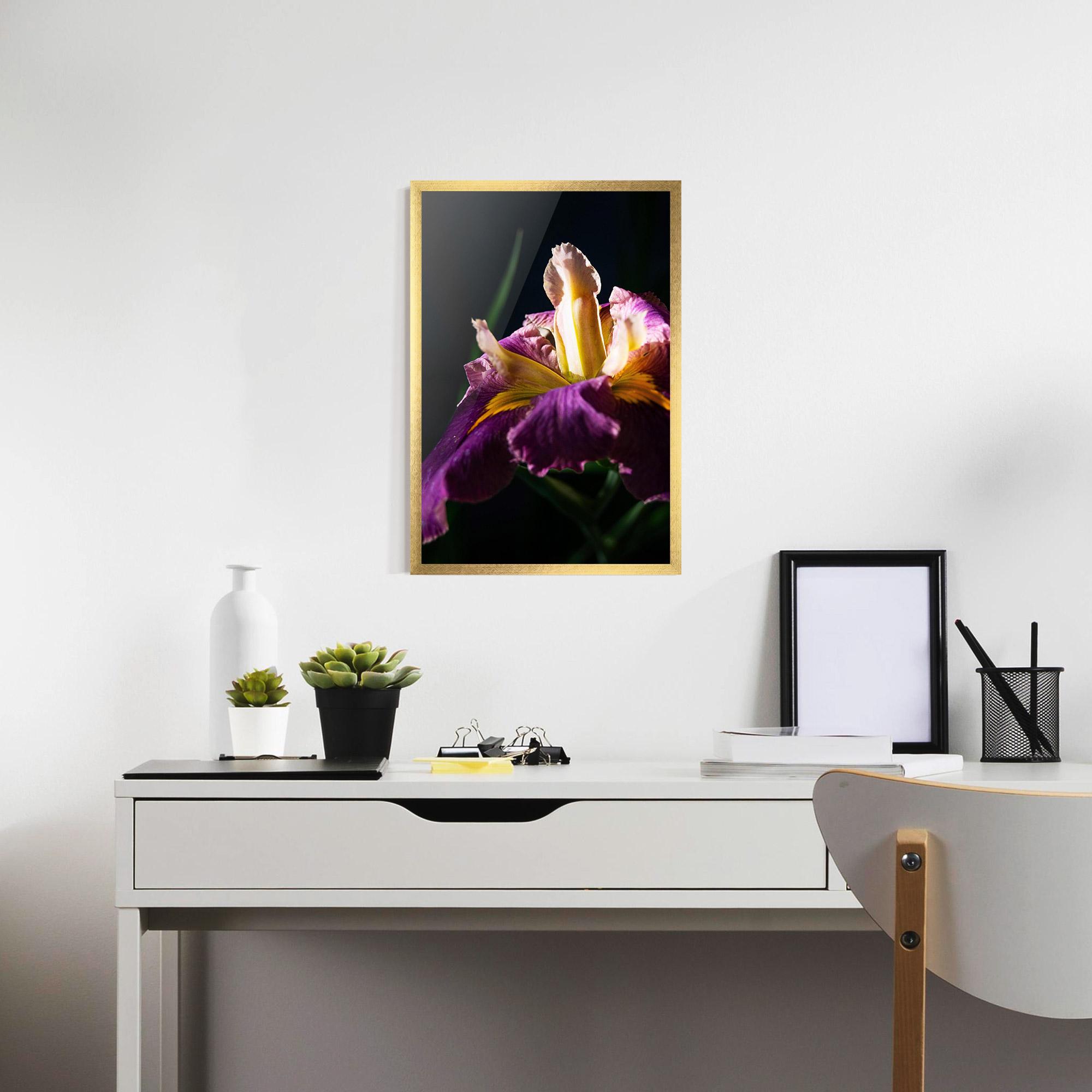 Poster Înrămat Pastel Yellow Iris mockup 7
