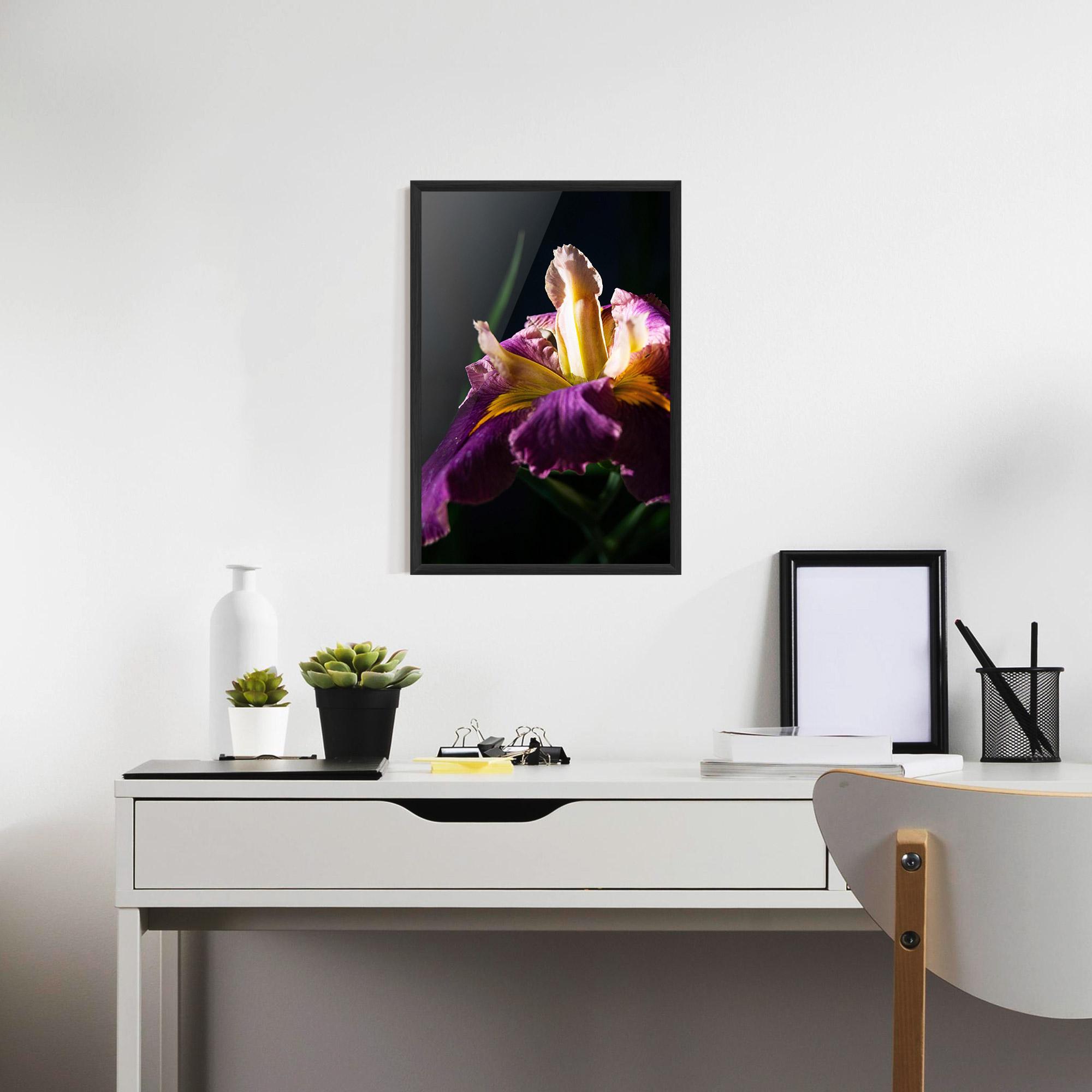 Poster Înrămat Pastel Yellow Iris mockup 7