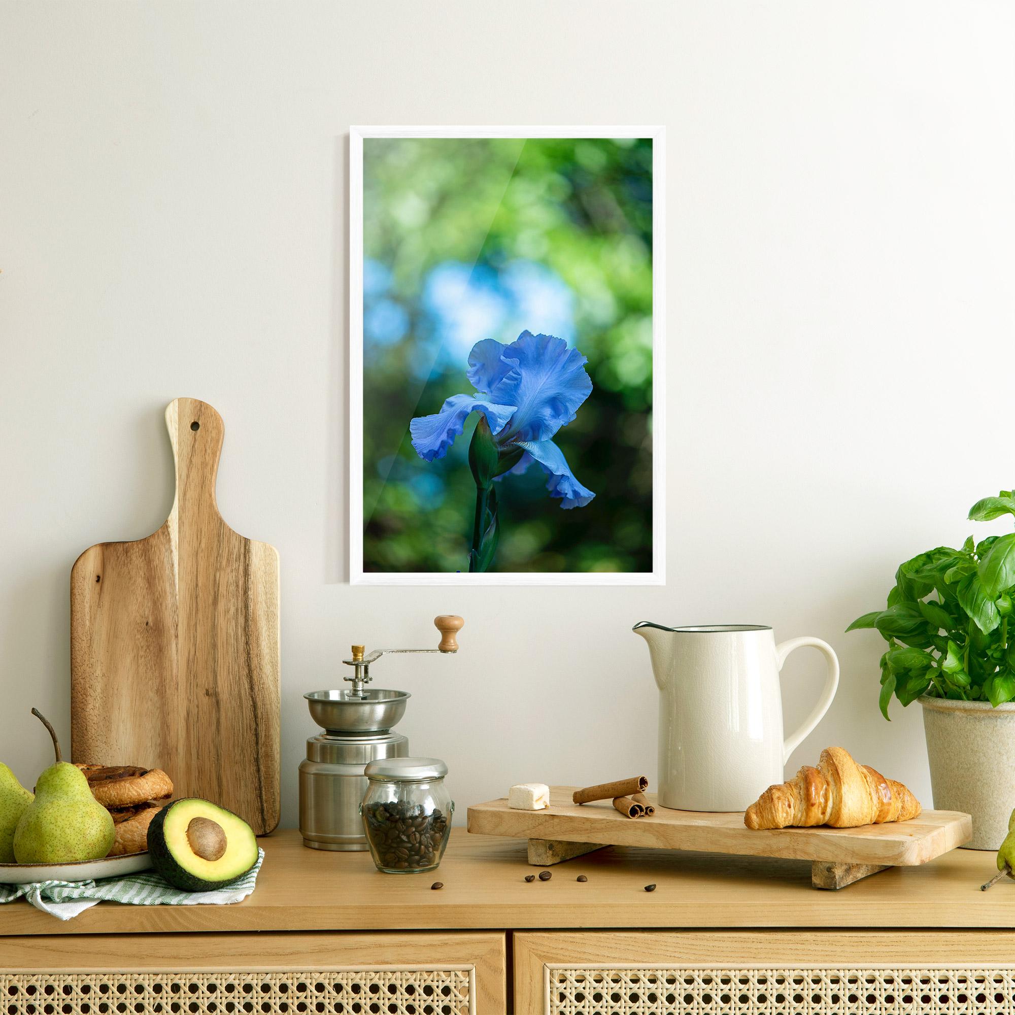 Poster Înrămat Blue Iris In The Garden mockup 8