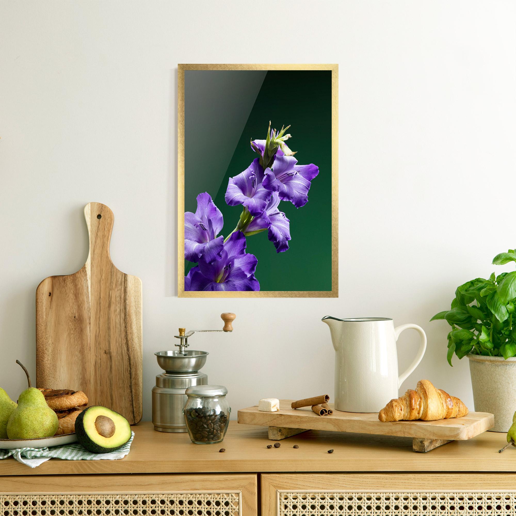 Poster Înrămat Iris On Green mockup 8