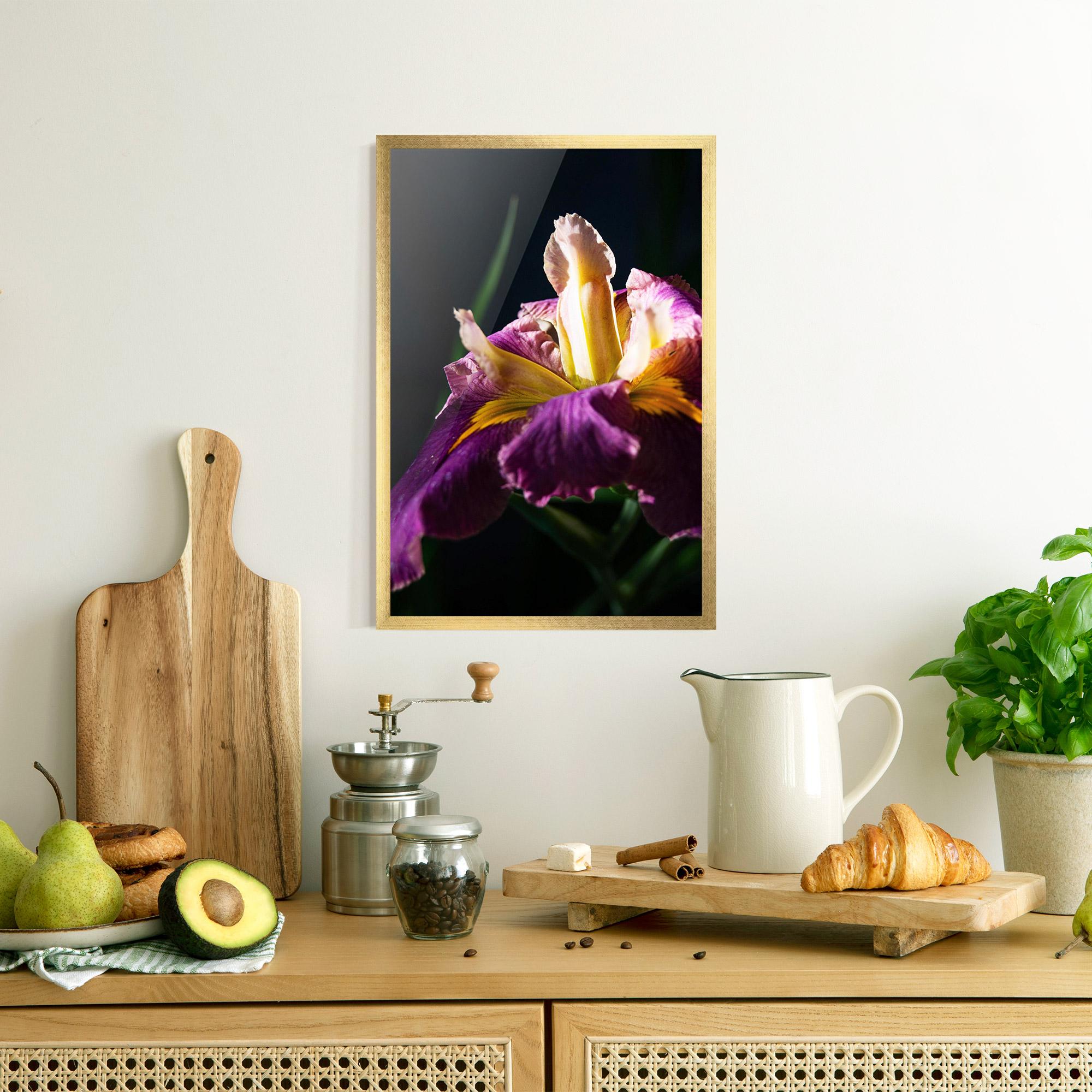Poster Înrămat Pastel Yellow Iris mockup 8
