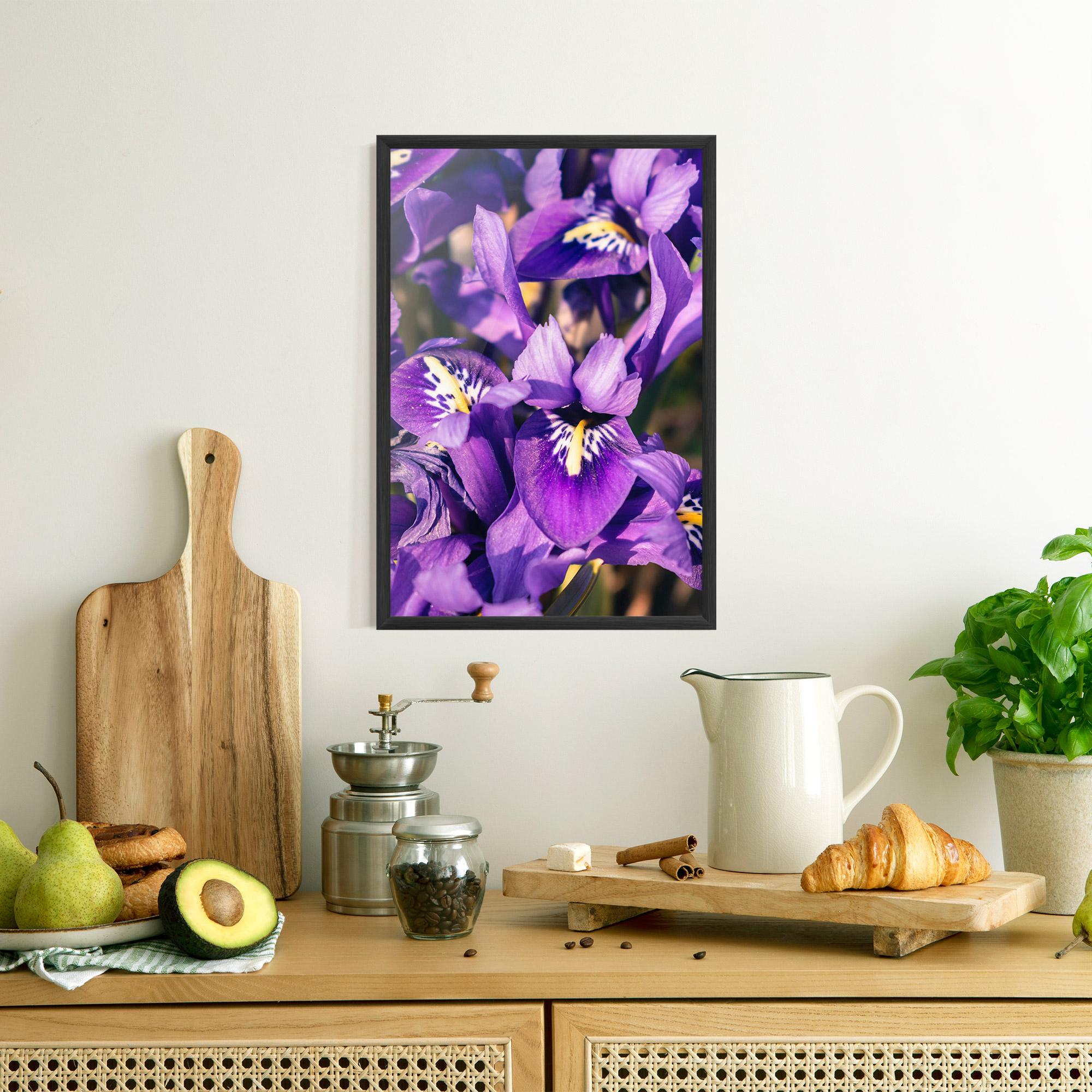 Poster Înrămat Small Purple Iris mockup 8
