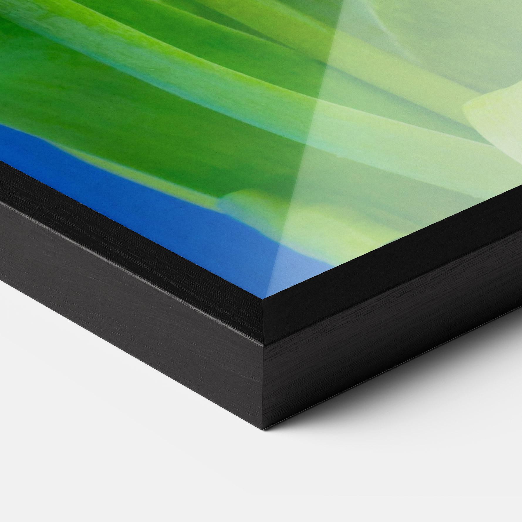 Poster Înrămat Purple Tulips On Blue mockup 3