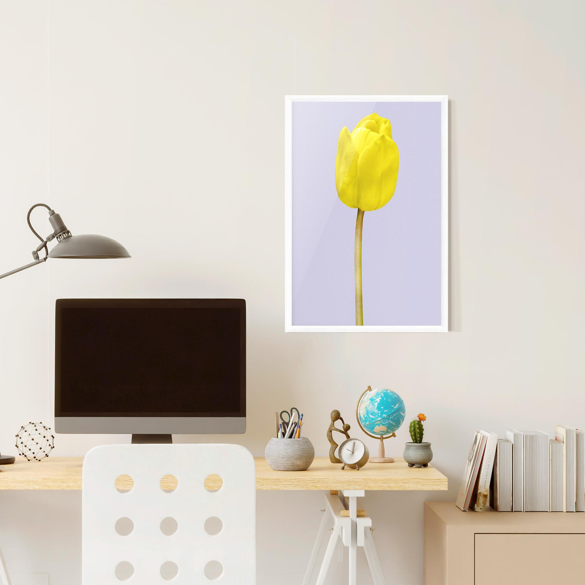 Poster Înrămat One Yellow Tulip mockup 6