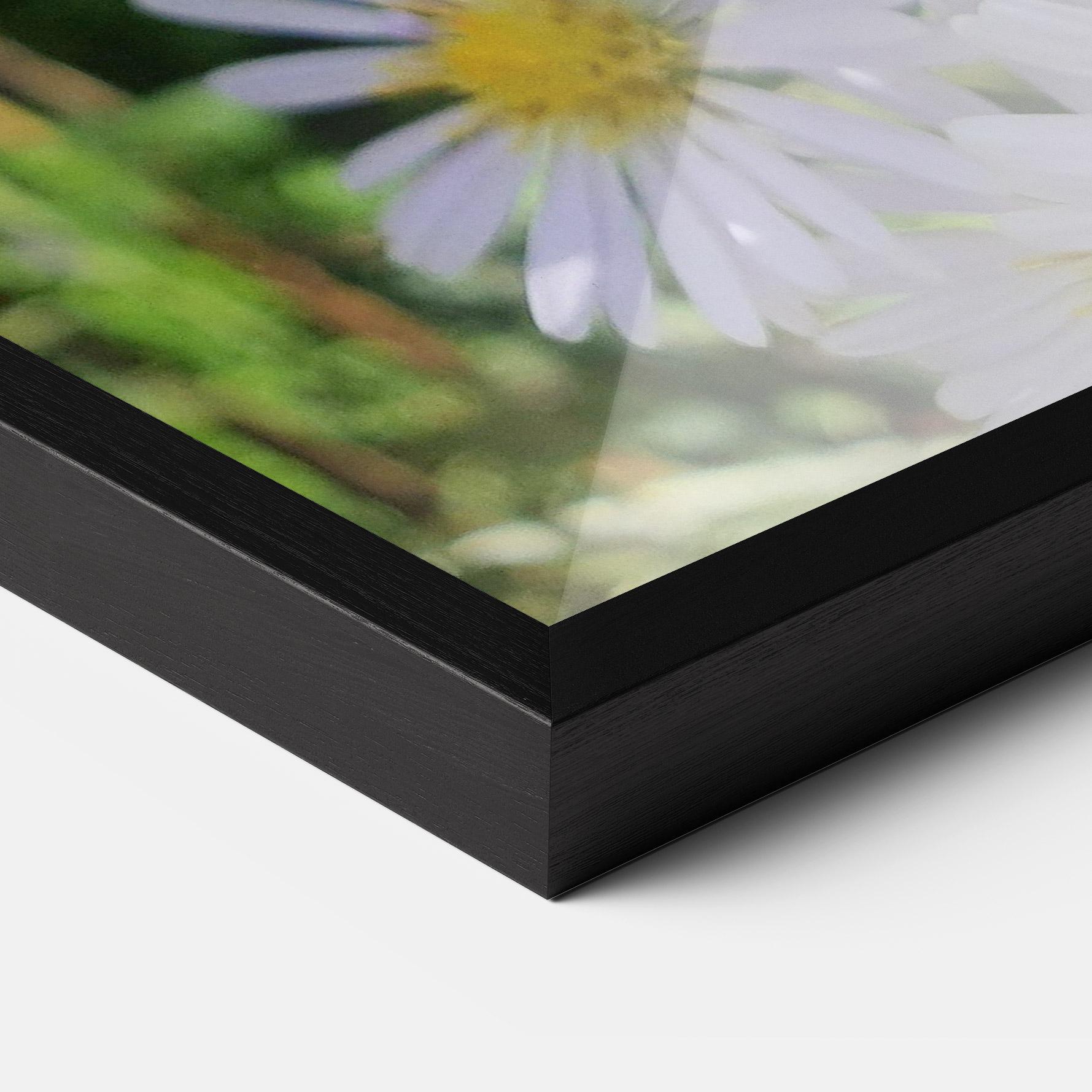 Poster Înrămat Bee On Light Purple Daisy mockup 3