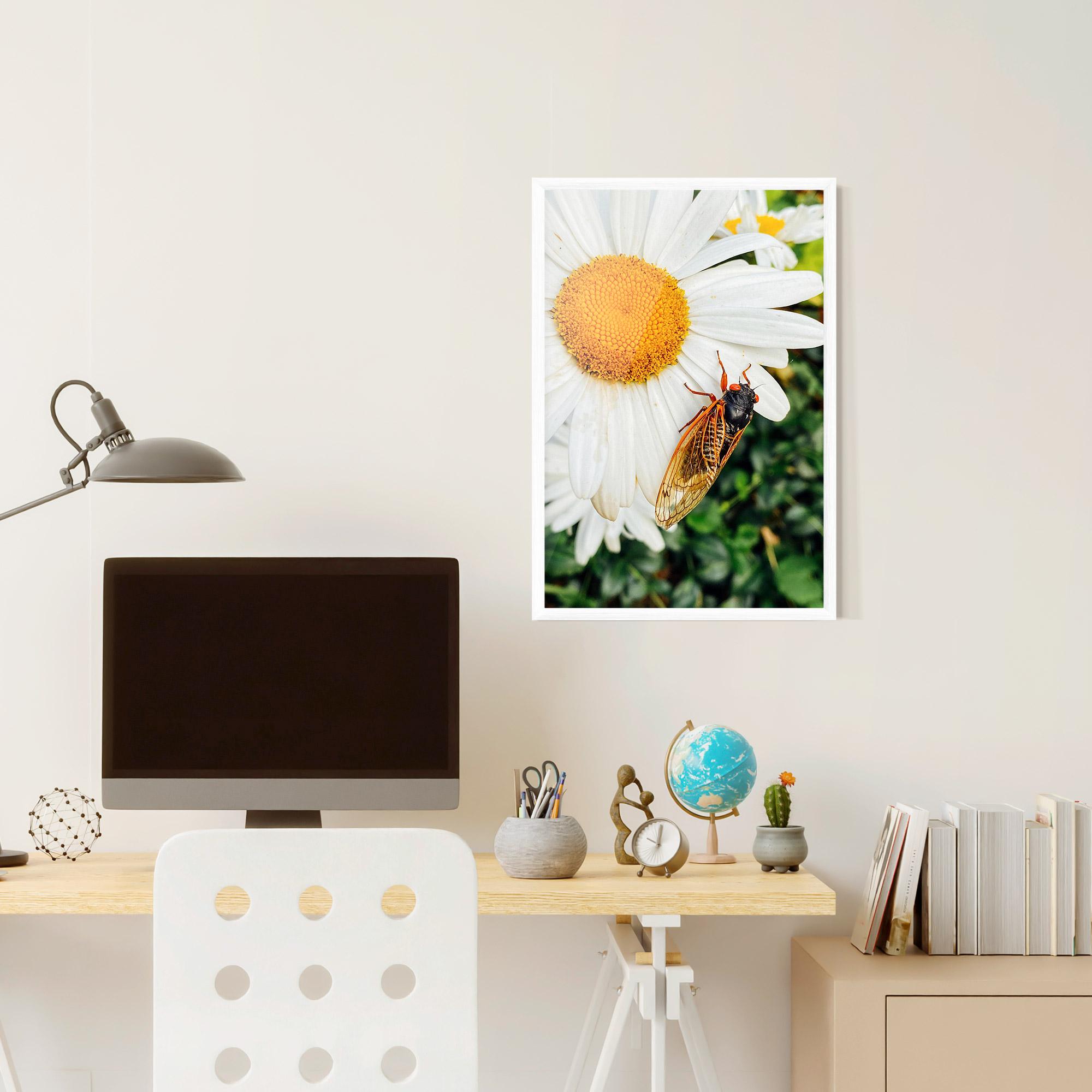 Poster Înrămat Bug On The Daisy mockup 6