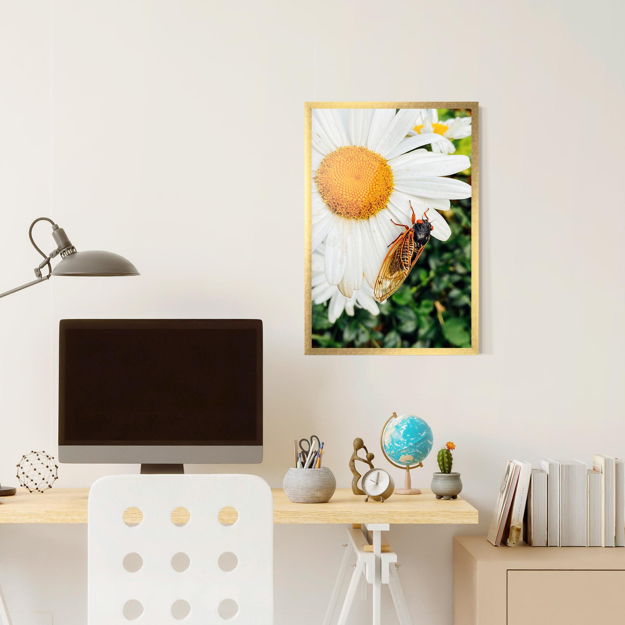 Poster Înrămat Bug On The Daisy mockup 6