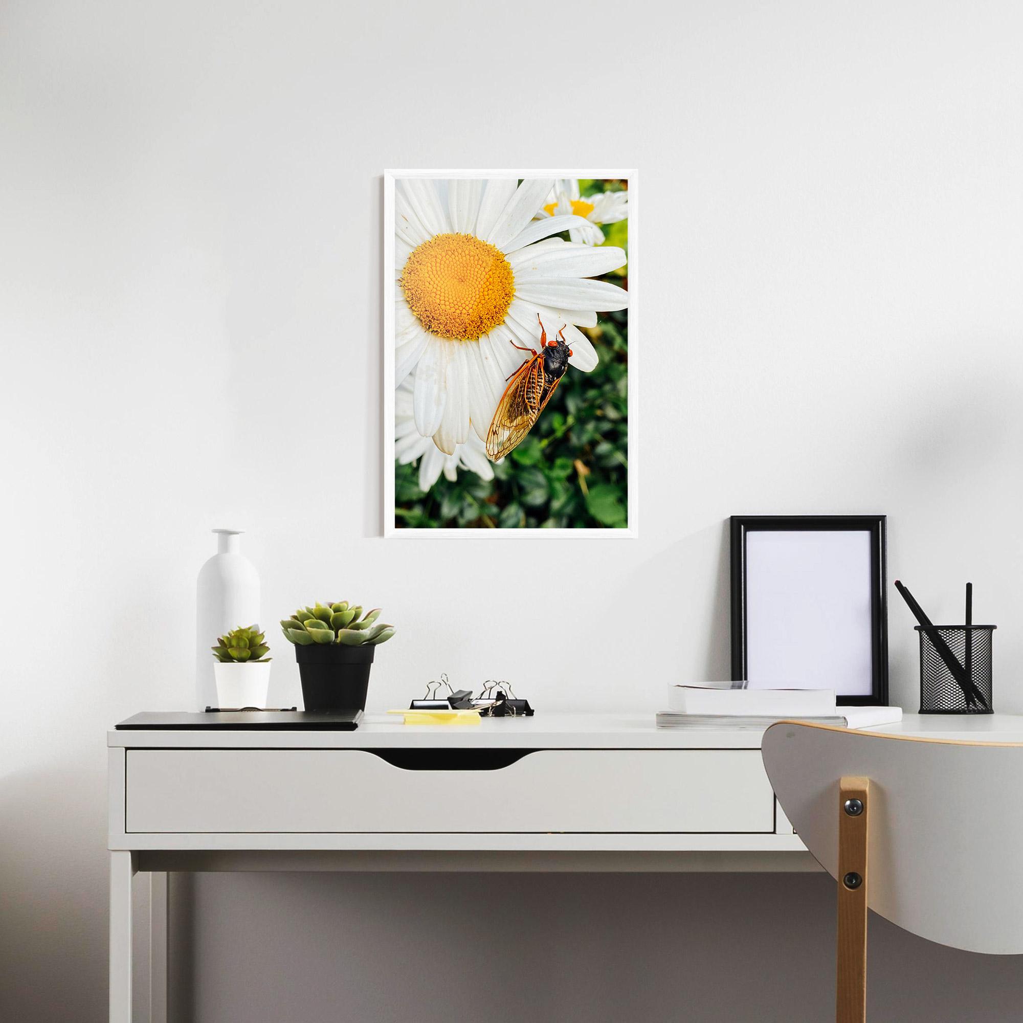 Poster Înrămat Bug On The Daisy mockup 7