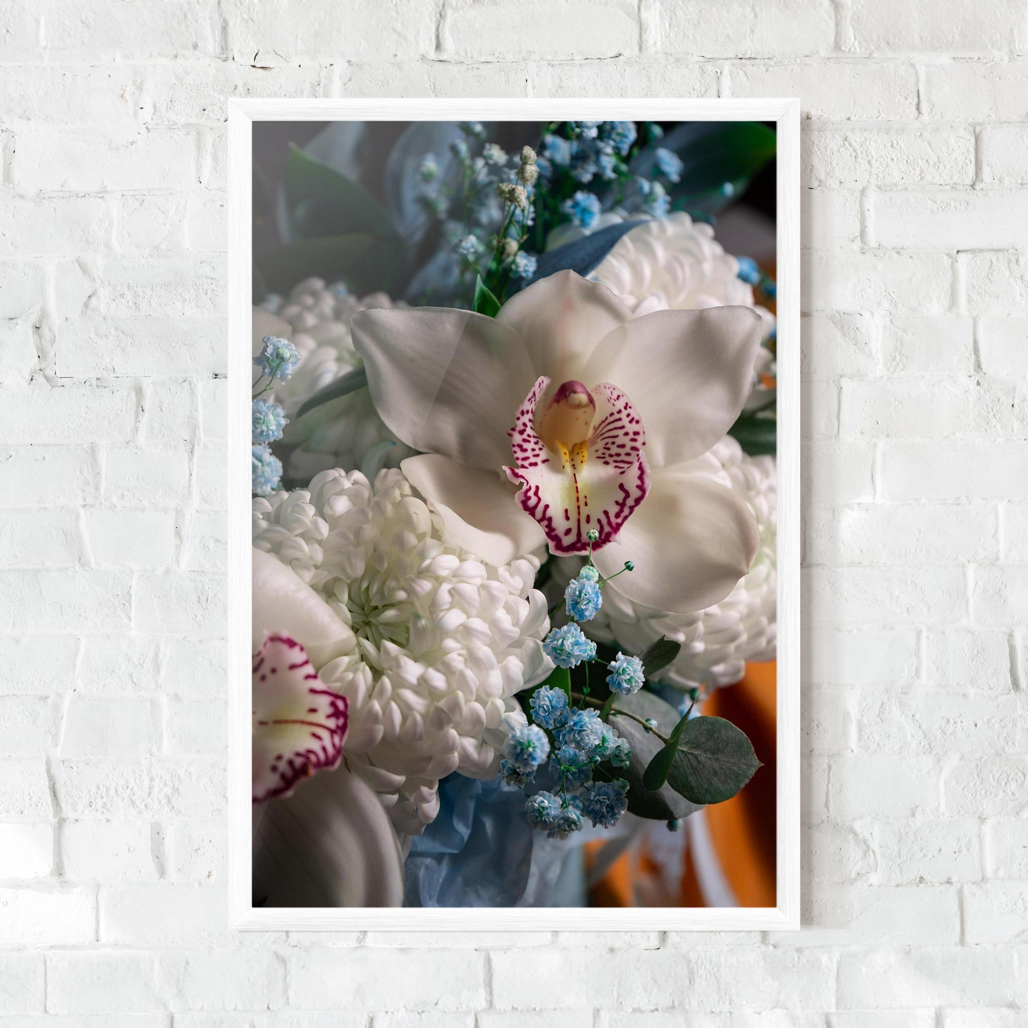 Poster Înrămat White Orchid With Blue mockup 0