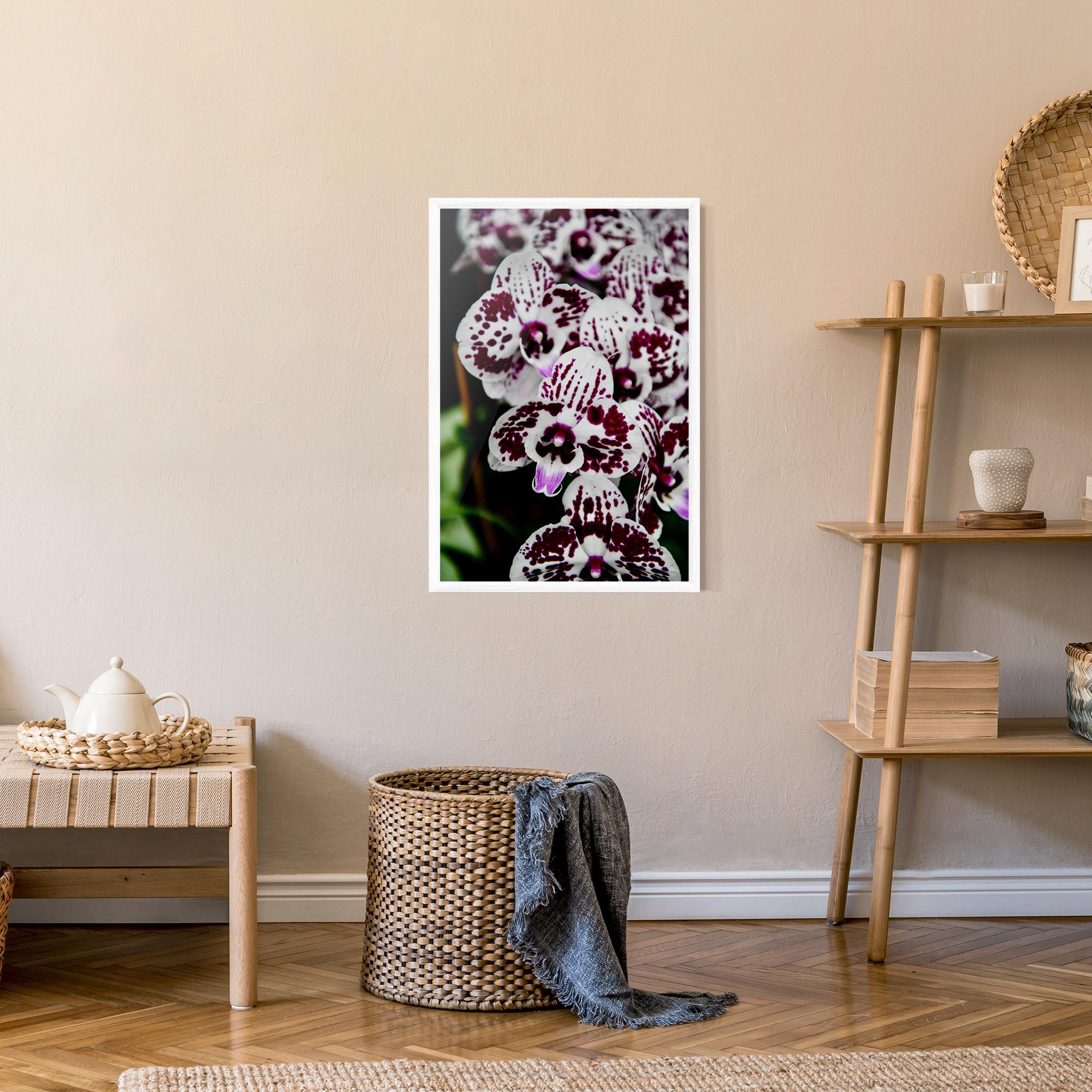 Poster Înrămat Dark Purple Orchids mockup 9