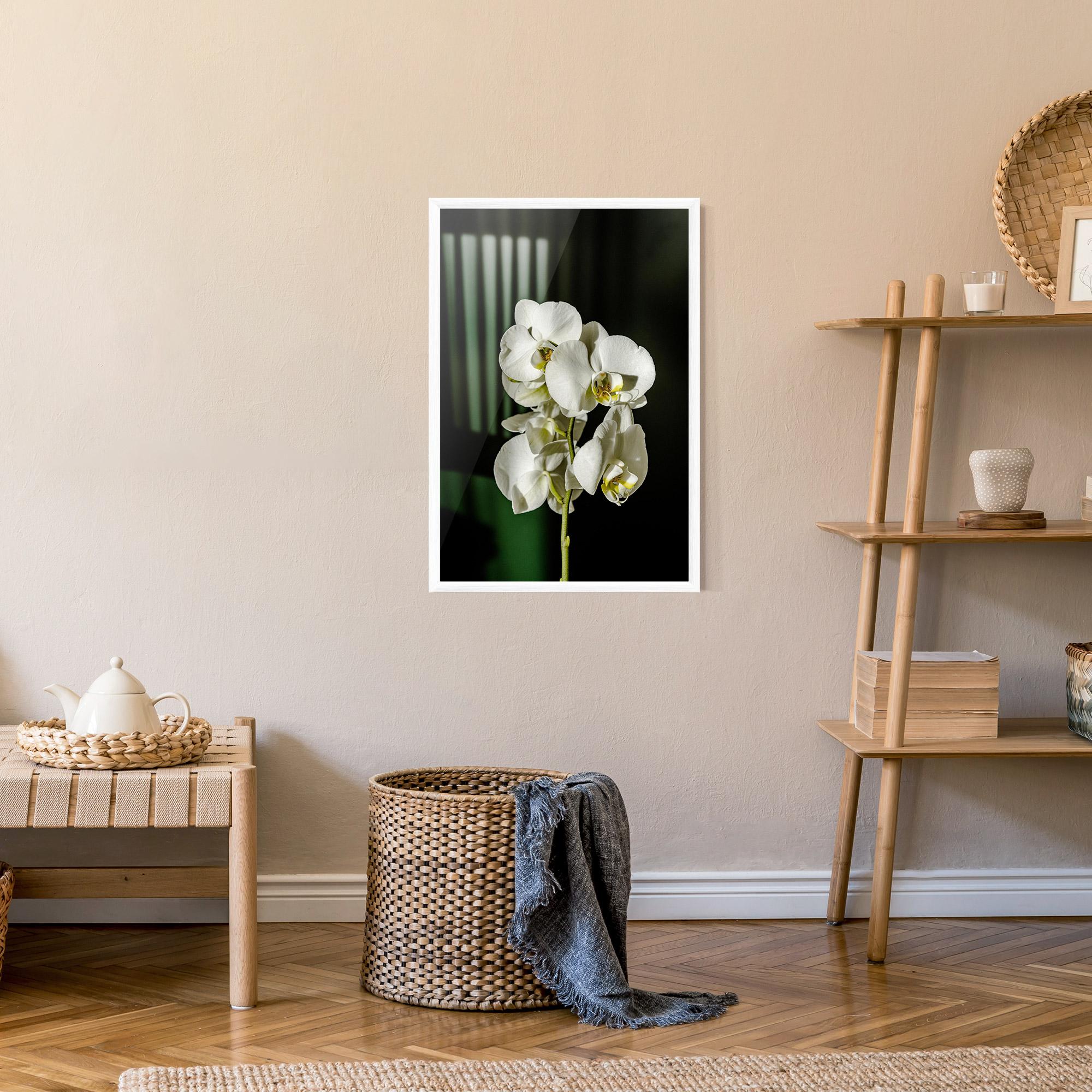 Poster Înrămat Orchid On Green mockup 9
