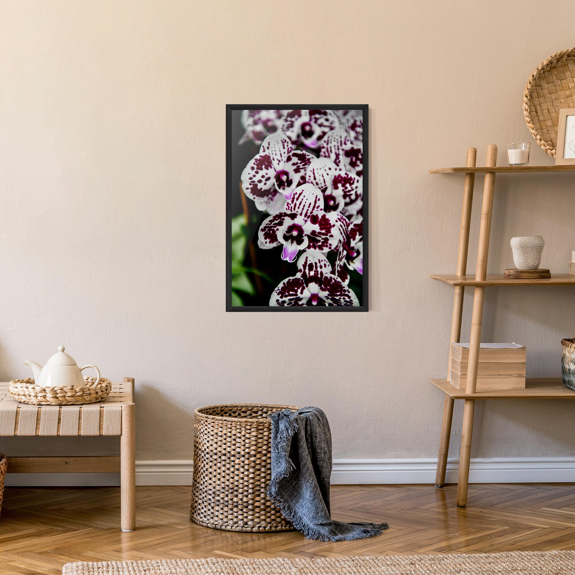 Poster Înrămat Dark Purple Orchids mockup 9